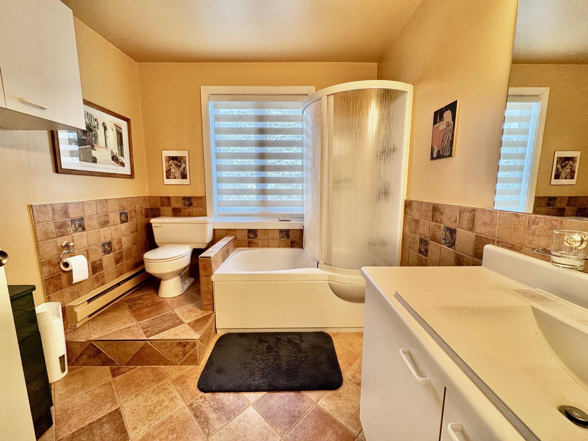 









1208


Rue Bellevue

, 5,
Mont-Blanc,




QC
J0T2G0

