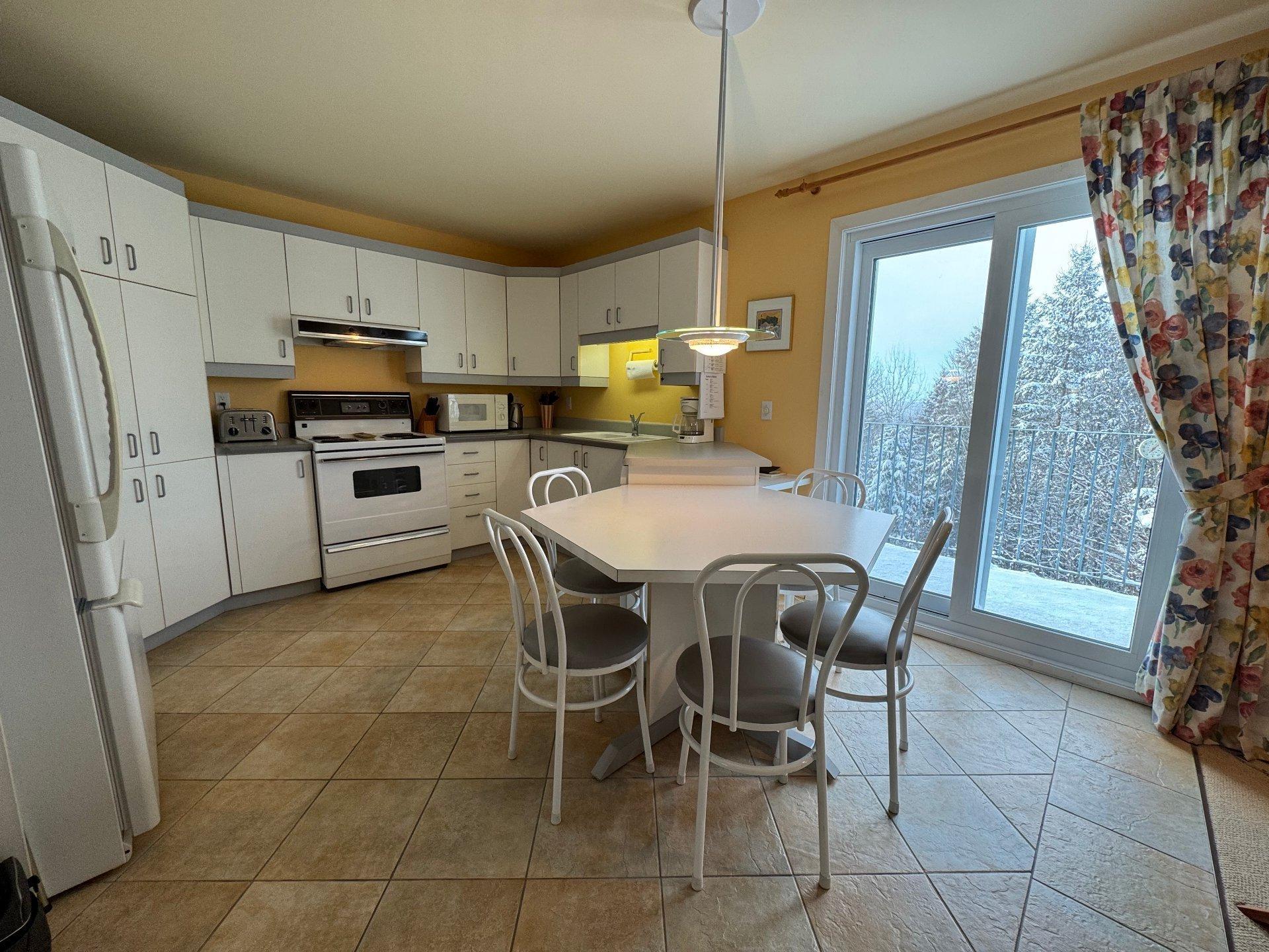 









1208


Rue Bellevue

, 5,
Mont-Blanc,




QC
J0T2G0

