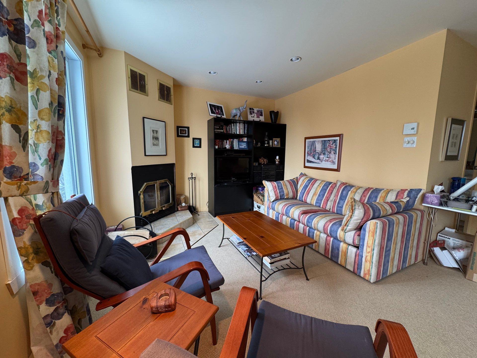 









1208


Rue Bellevue

, 5,
Mont-Blanc,




QC
J0T2G0

