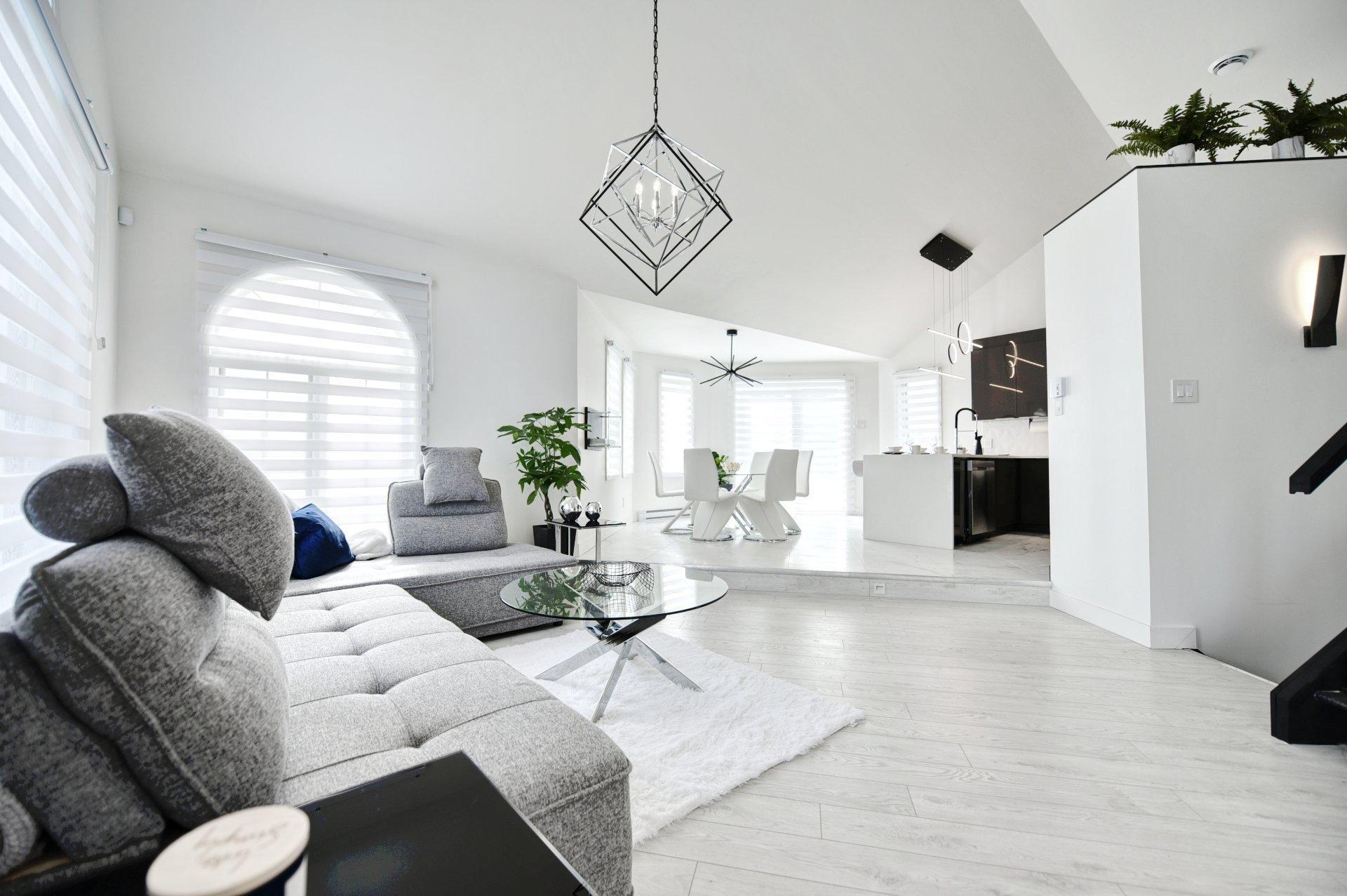 









8990


Place Rodier

,
Brossard,




QC
J4X1C1

