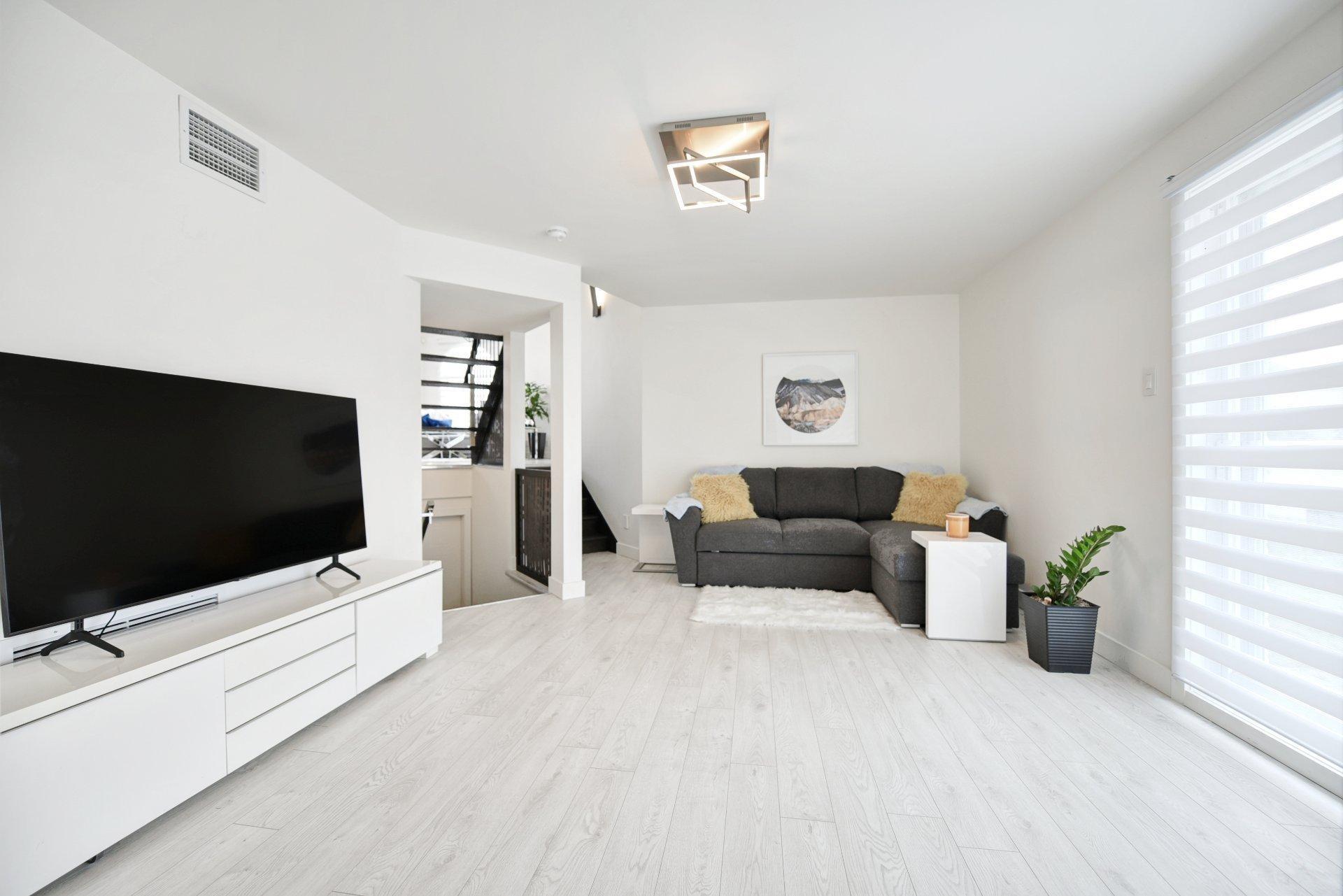 









8990


Place Rodier

,
Brossard,




QC
J4X1C1

