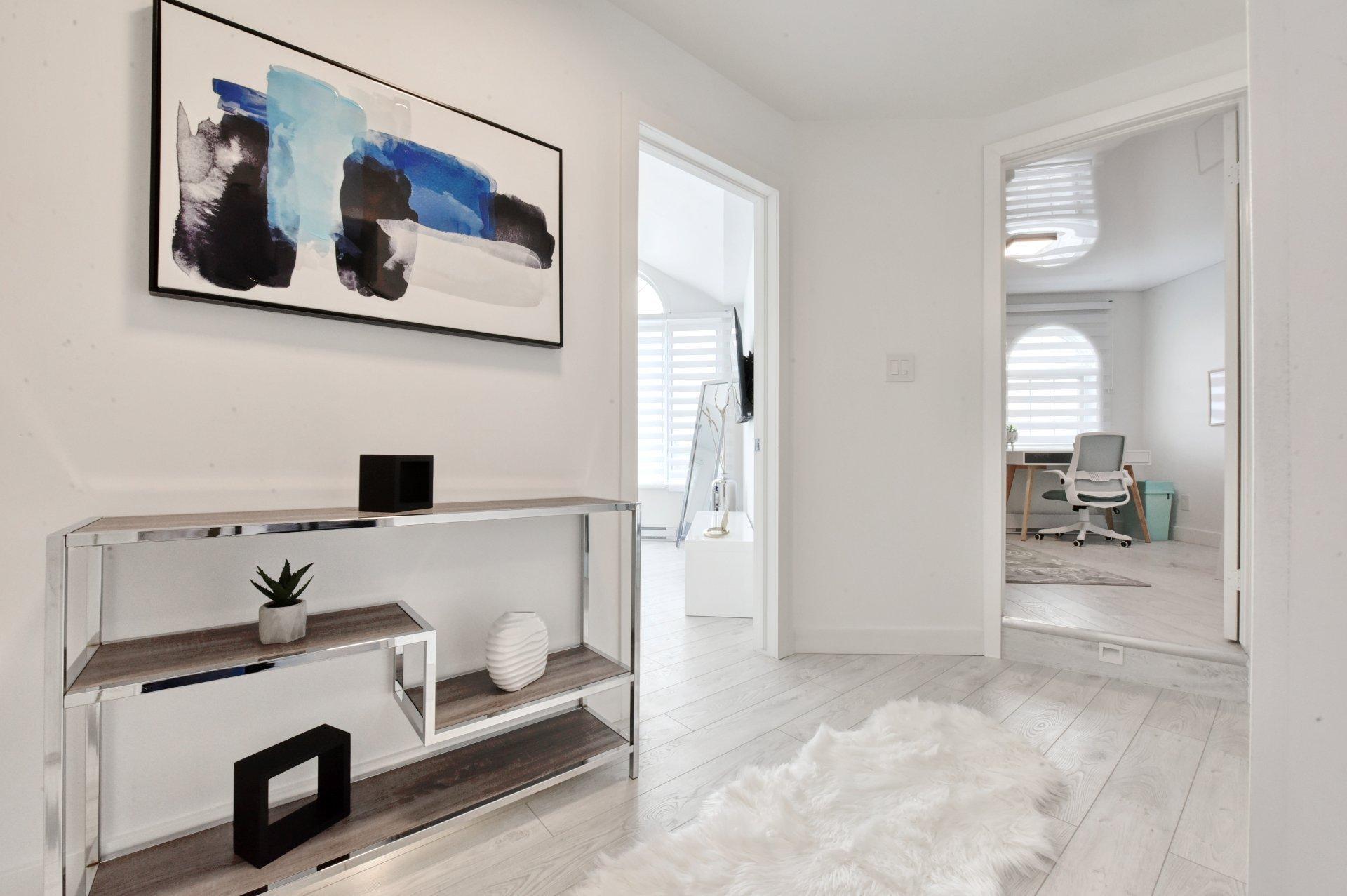 









8990


Place Rodier

,
Brossard,




QC
J4X1C1

