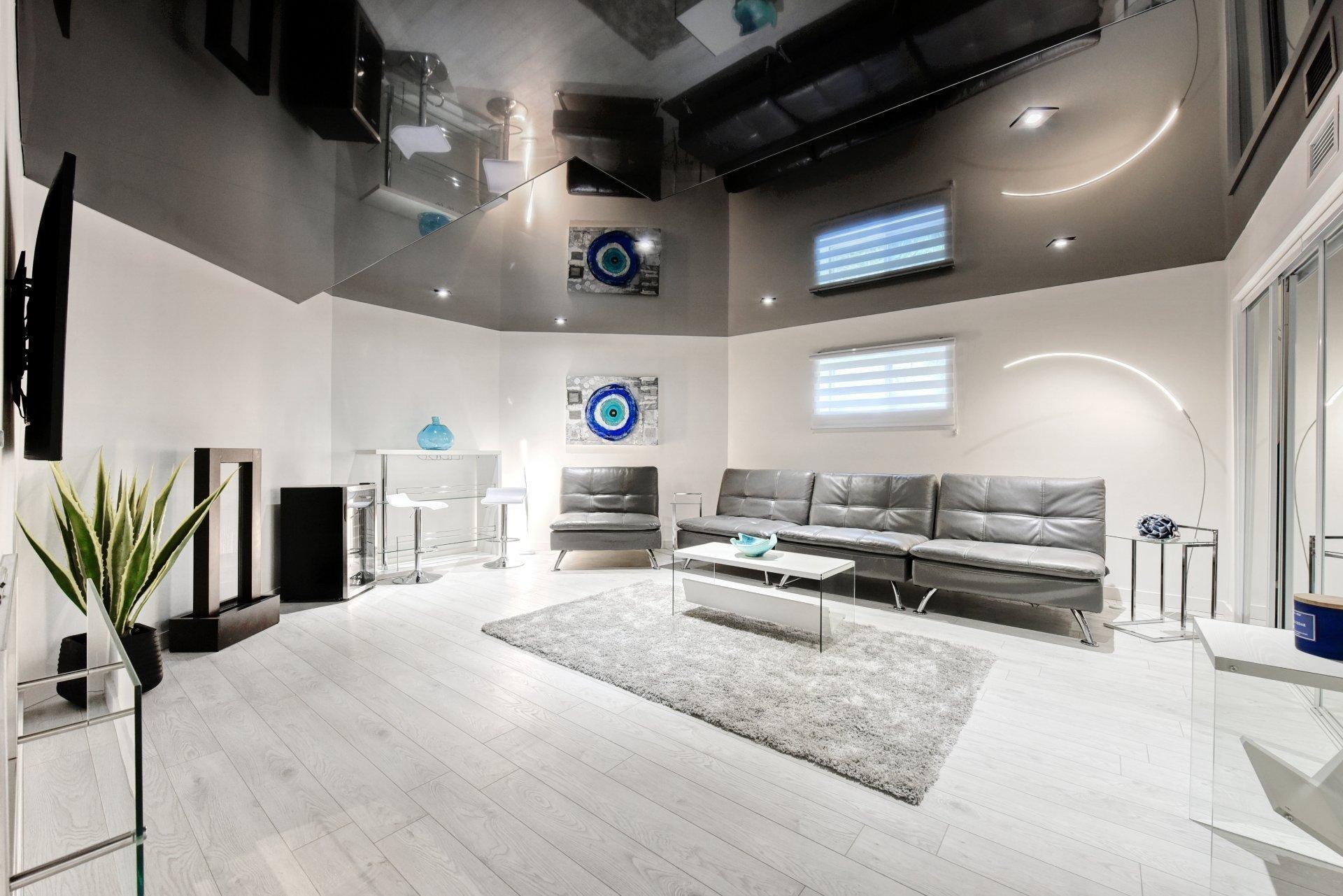 









8990


Place Rodier

,
Brossard,




QC
J4X1C1

