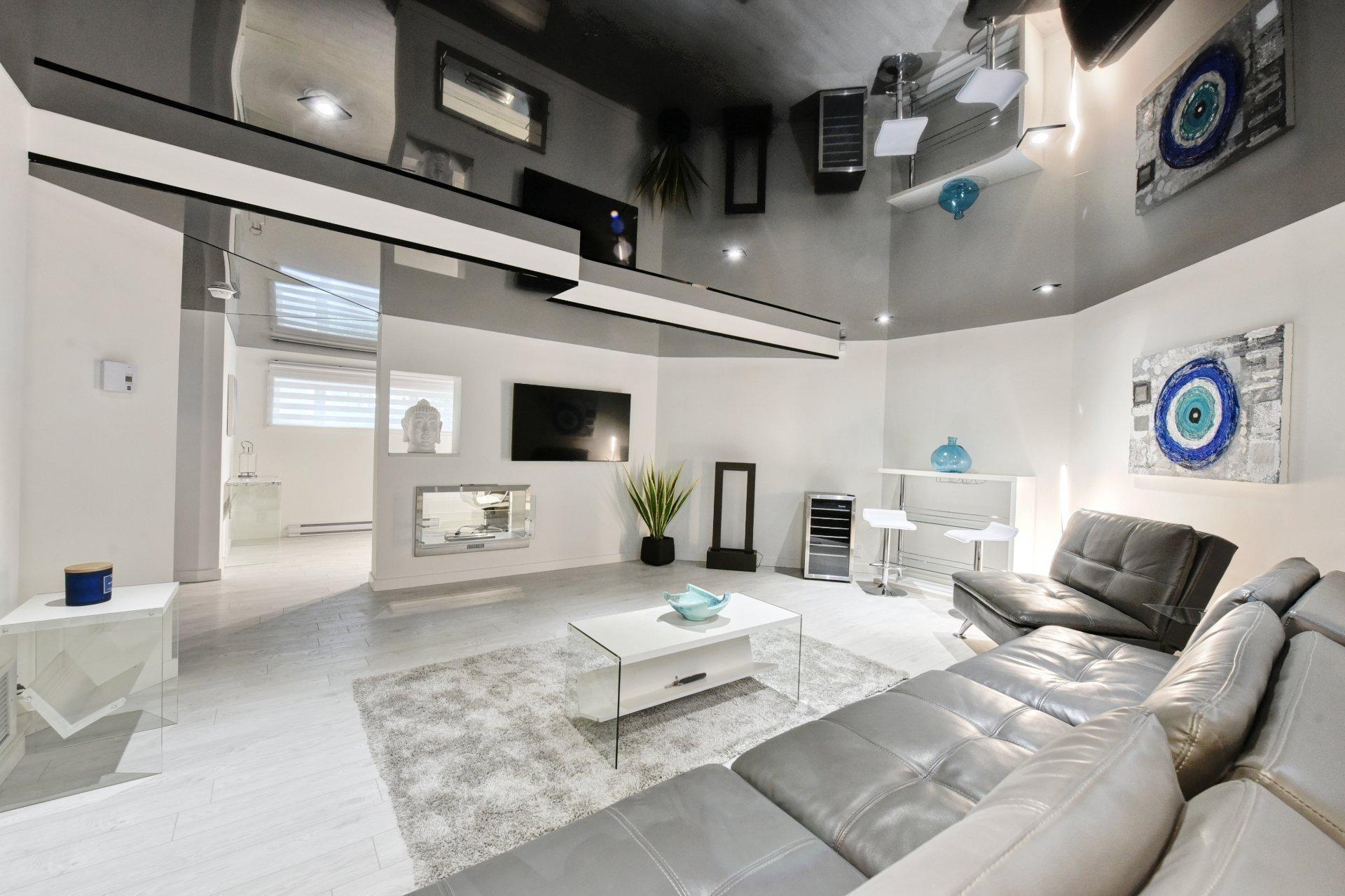 









8990


Place Rodier

,
Brossard,




QC
J4X1C1

