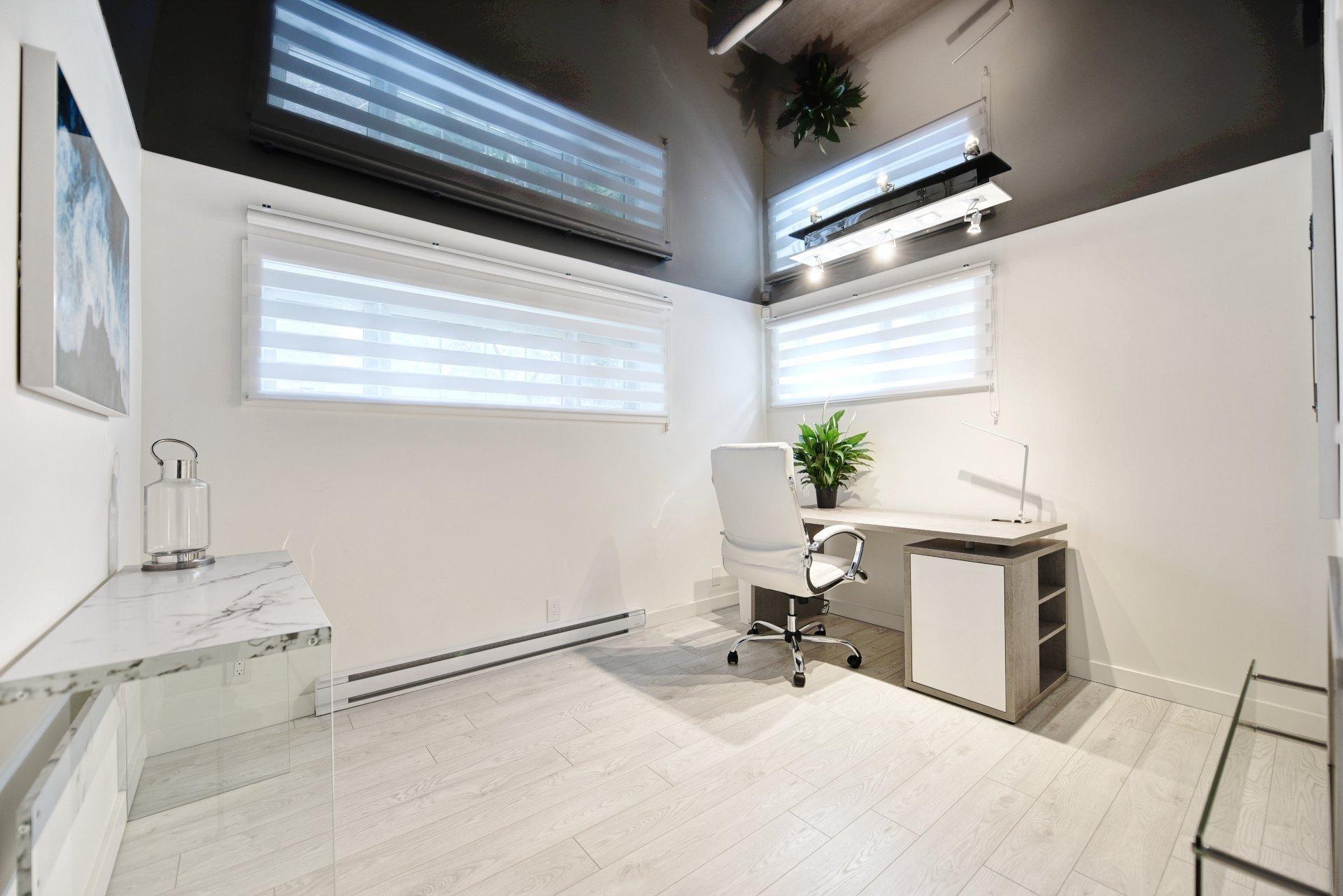 









8990


Place Rodier

,
Brossard,




QC
J4X1C1

