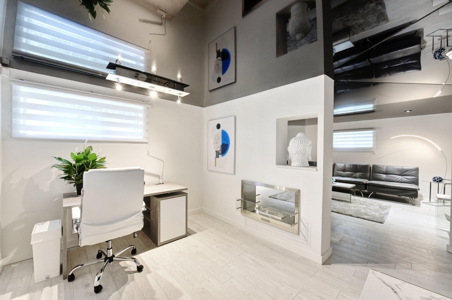 









8990


Place Rodier

,
Brossard,




QC
J4X1C1

