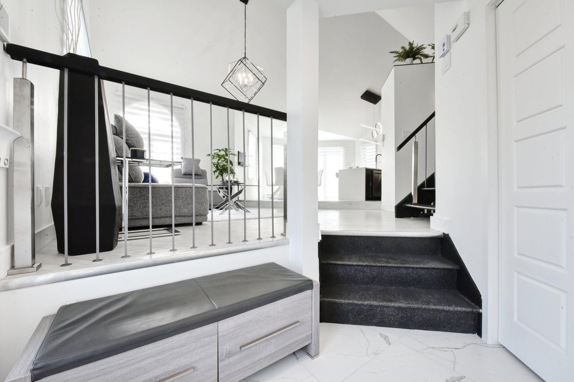 









8990


Place Rodier

,
Brossard,




QC
J4X1C1

