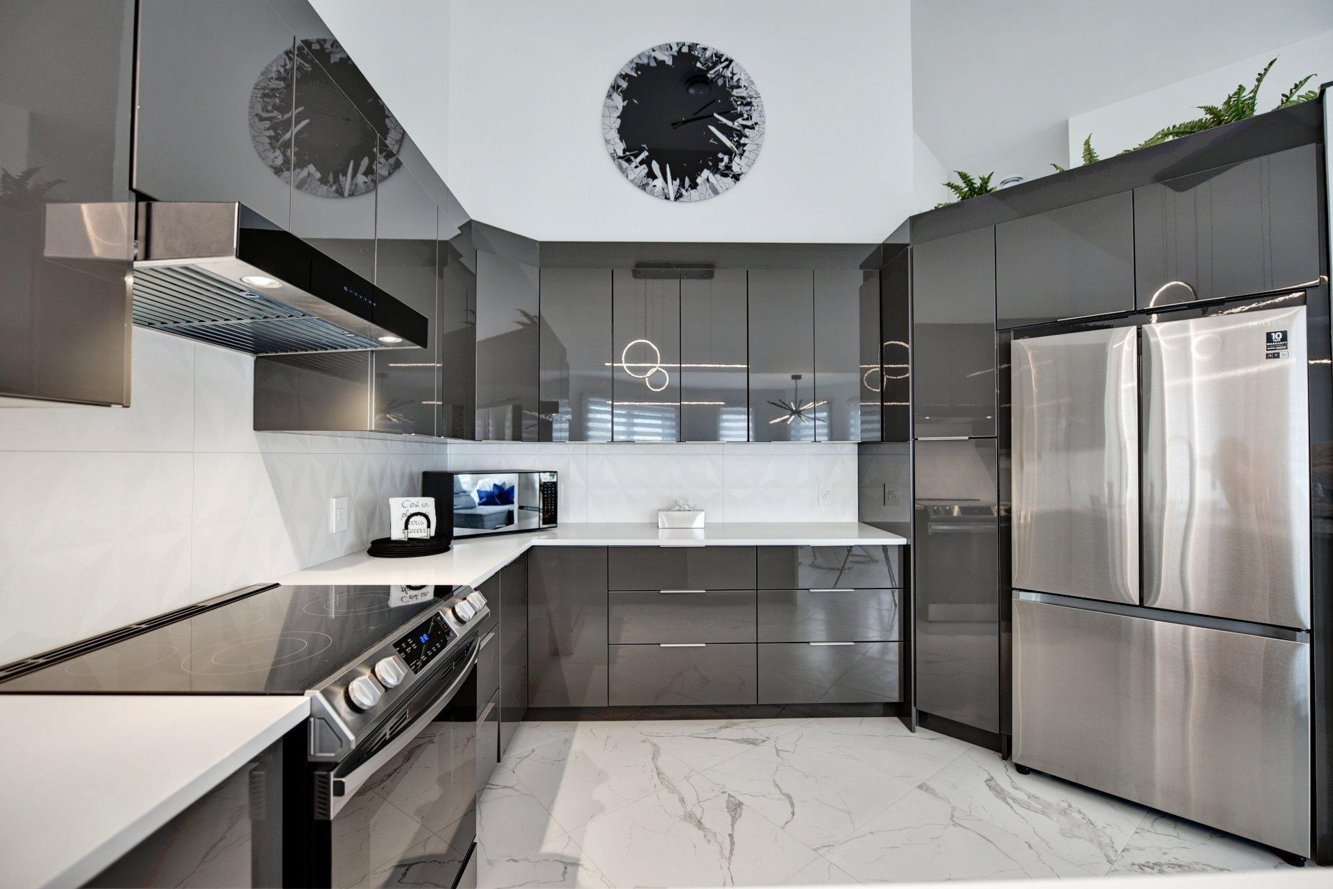 









8990


Place Rodier

,
Brossard,




QC
J4X1C1

