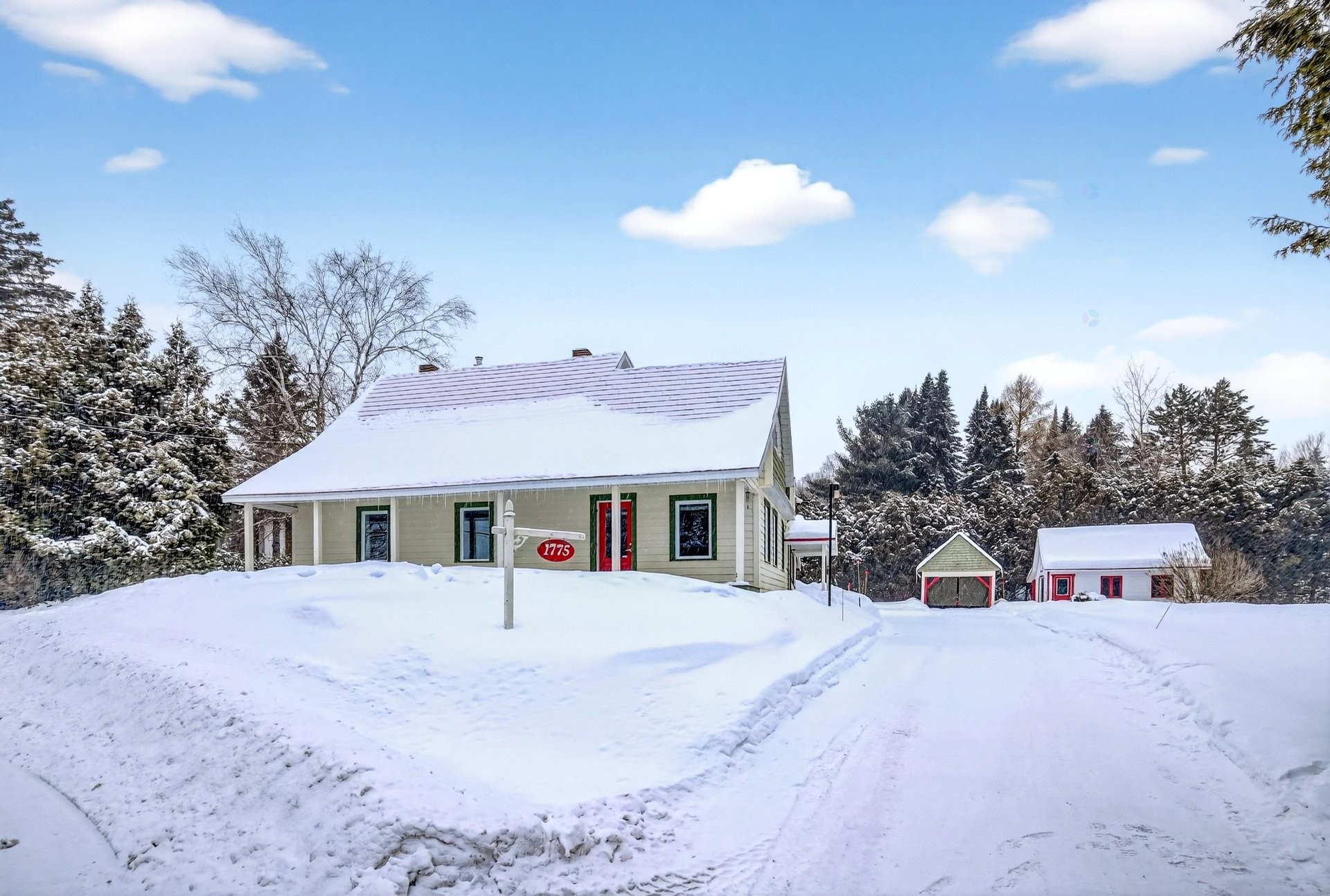 









1775


Ch. du Lac-des-Becs-Scie O.

,
Saint-Sauveur,




QC
J0R1R1

