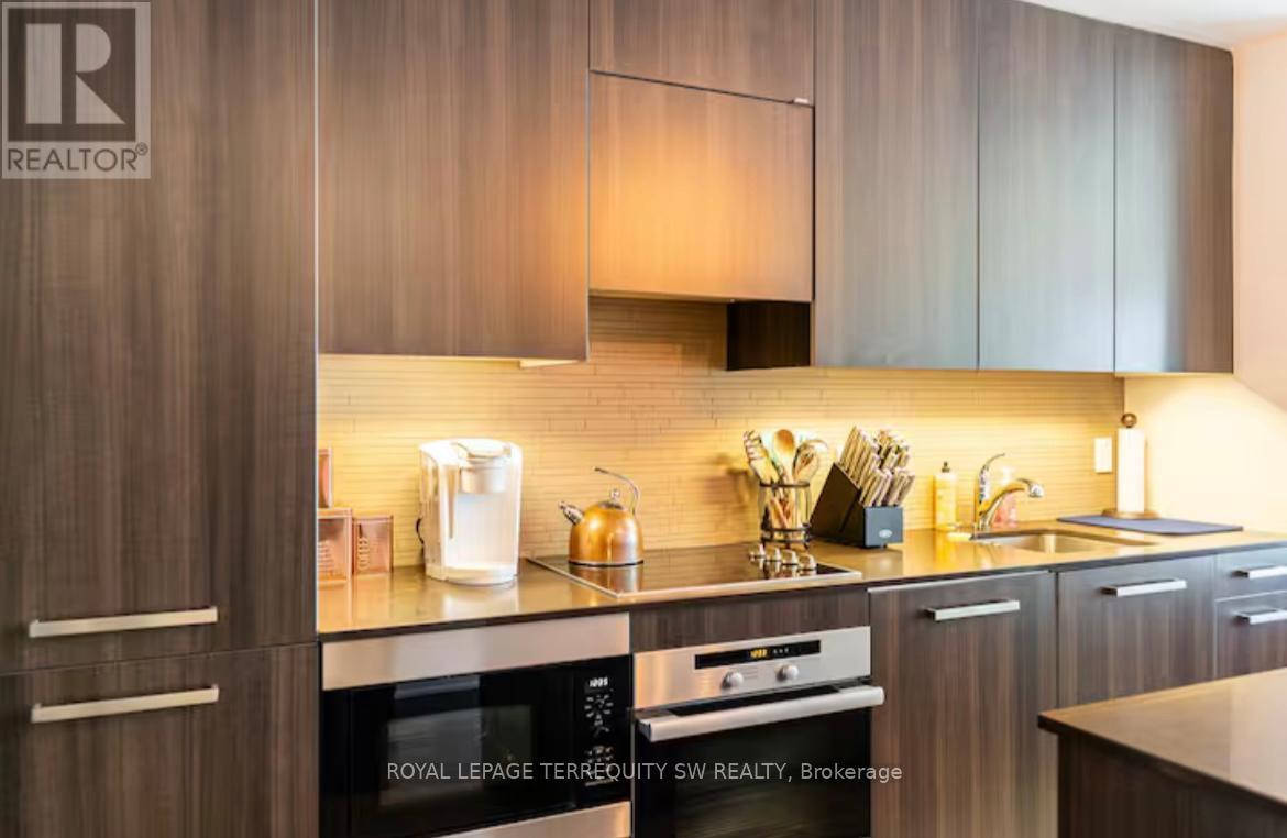 












2012 - 8 THE ESPLANADE

,
Toronto,




Ontario
M5E0A6

