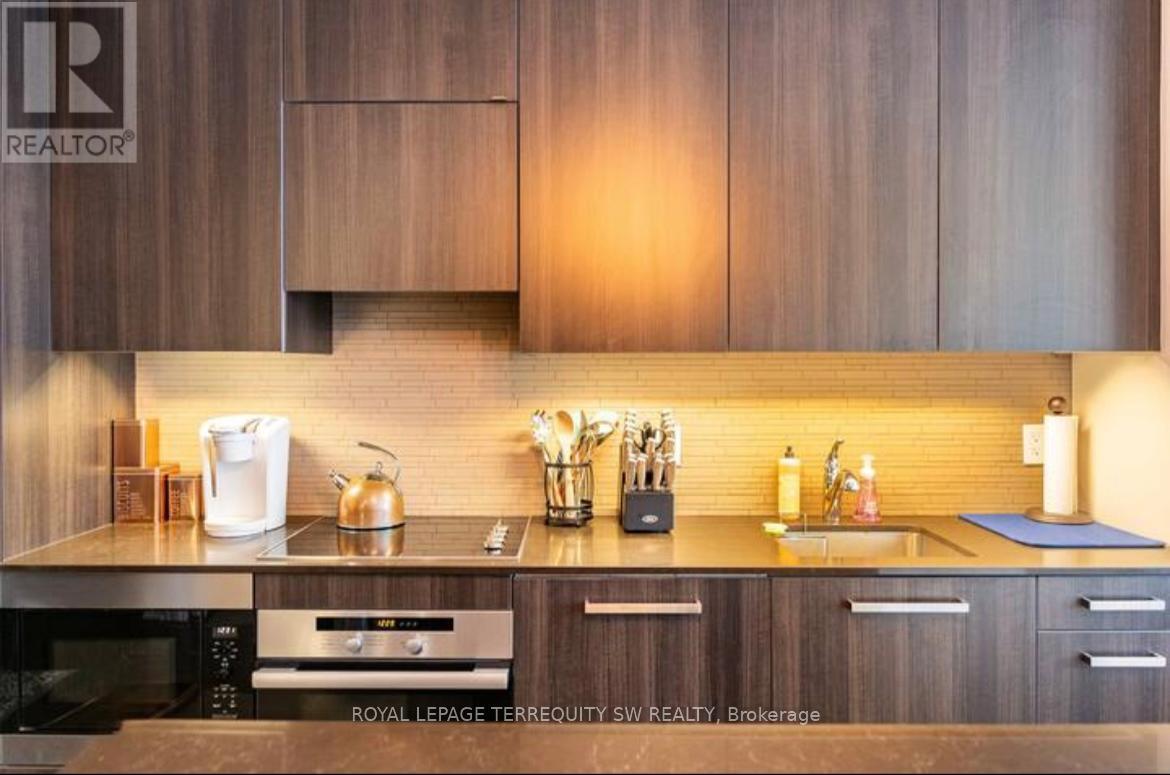 












2012 - 8 THE ESPLANADE

,
Toronto,




Ontario
M5E0A6

