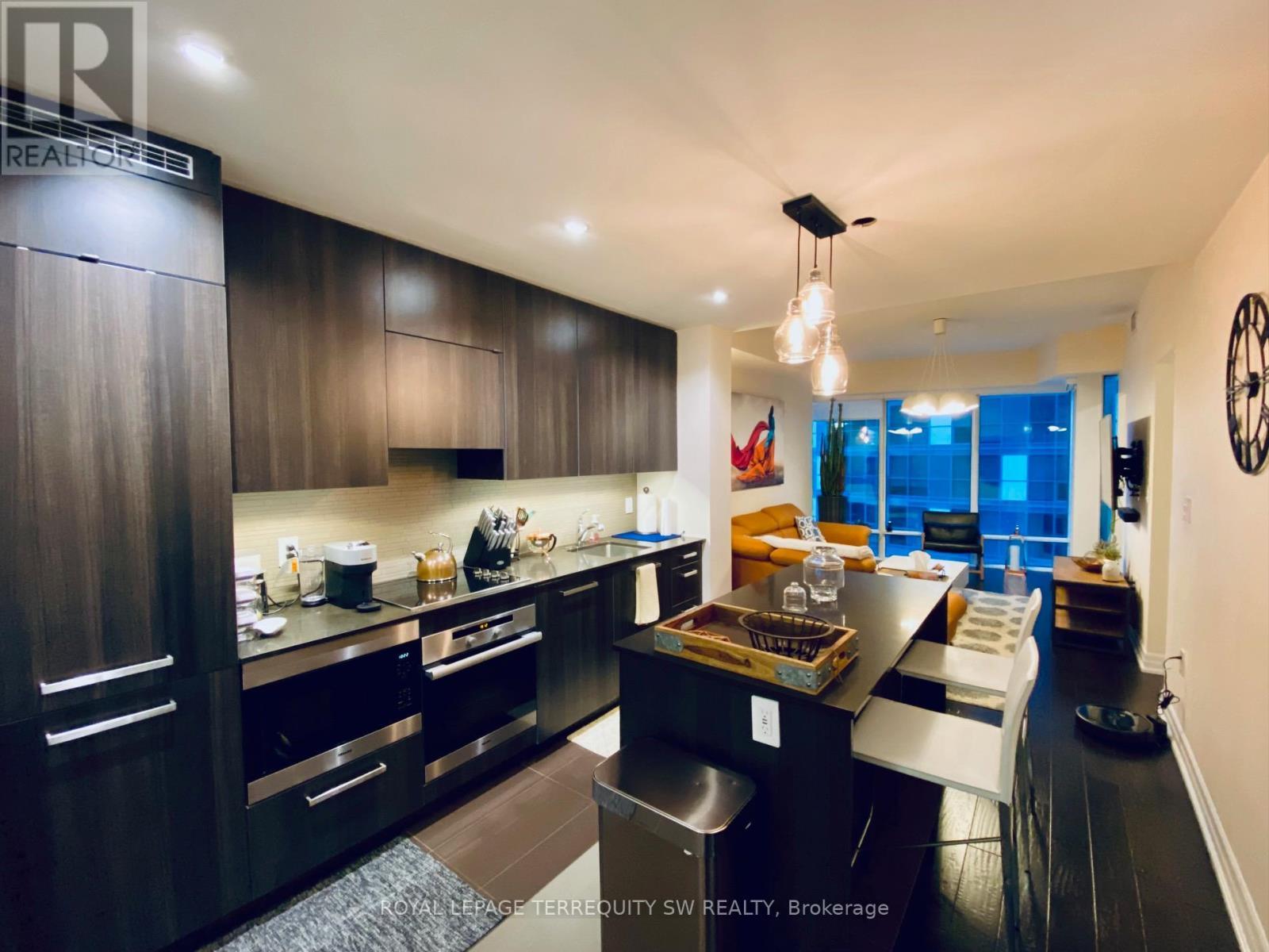 












2012 - 8 THE ESPLANADE

,
Toronto,




Ontario
M5E0A6

