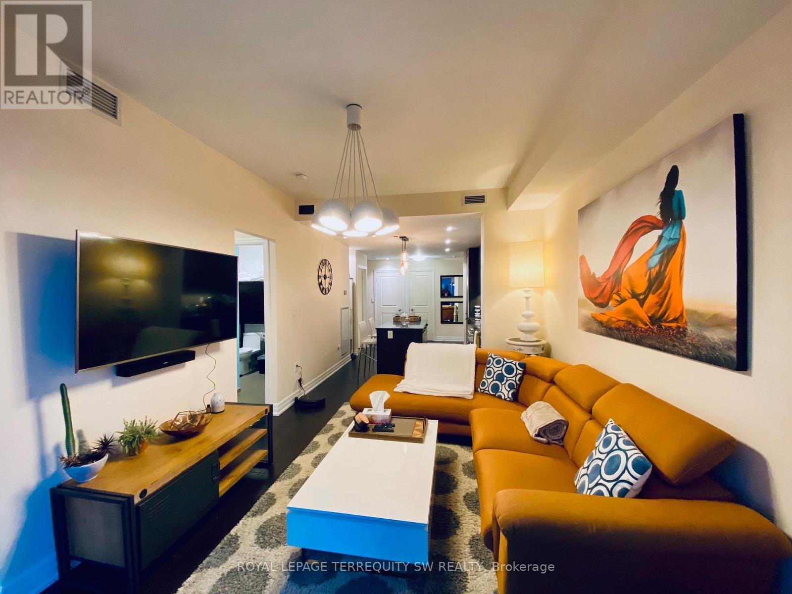 












2012 - 8 THE ESPLANADE

,
Toronto,




Ontario
M5E0A6

