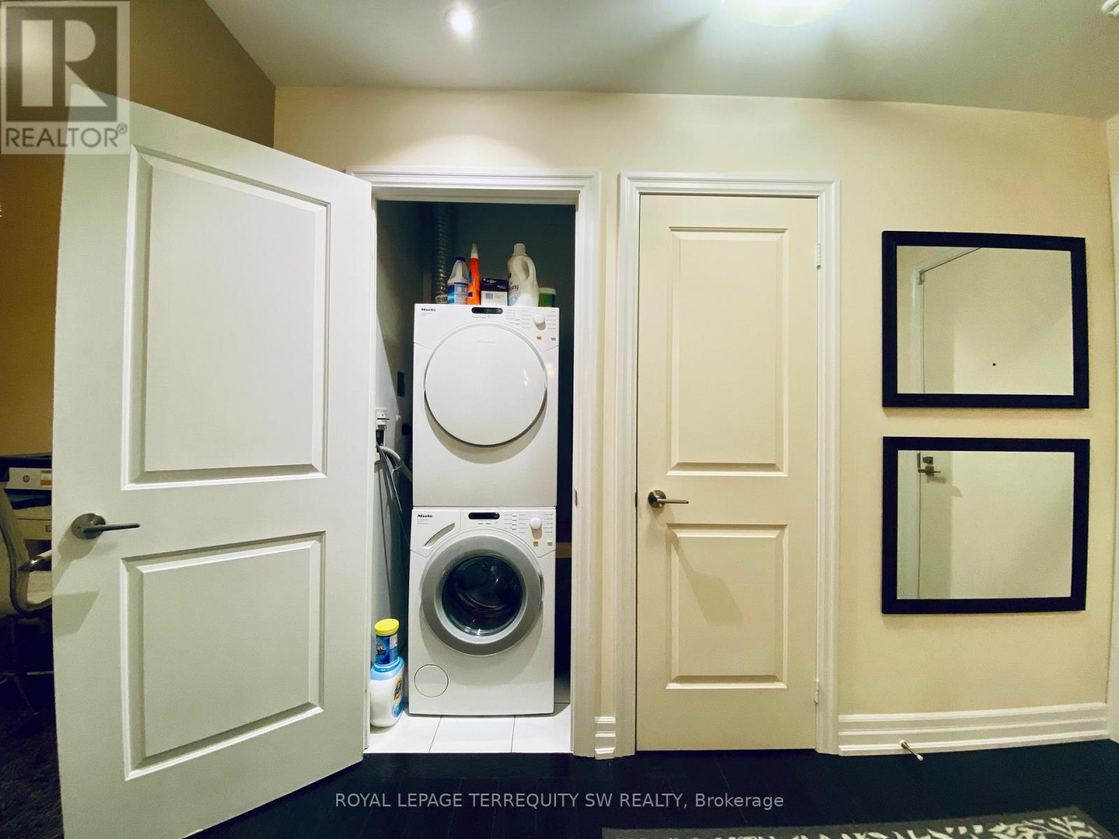 












2012 - 8 THE ESPLANADE

,
Toronto,




Ontario
M5E0A6

