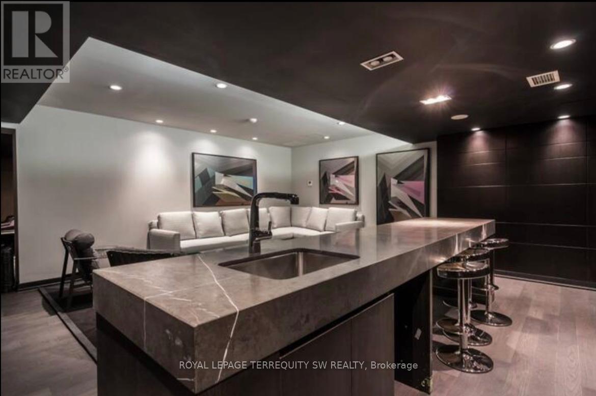 












2012 - 8 THE ESPLANADE

,
Toronto,




Ontario
M5E0A6

