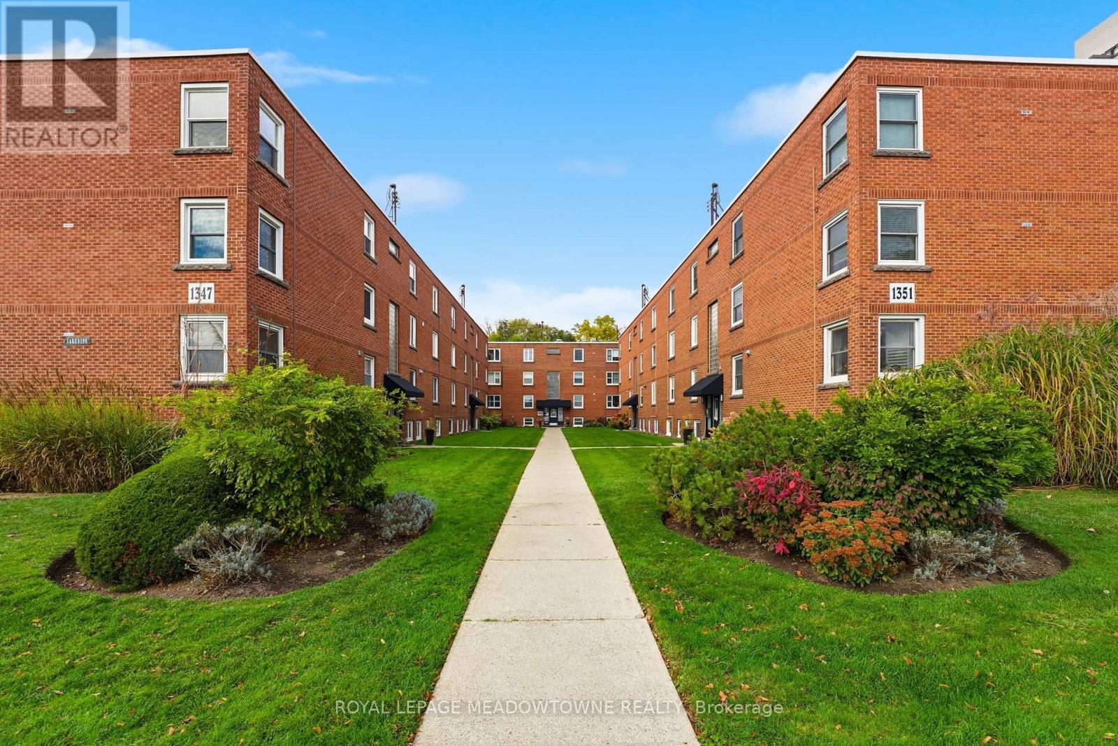 












15 - 1351 LAKESHORE ROAD

,
Burlington,




Ontario
L7S1B1

