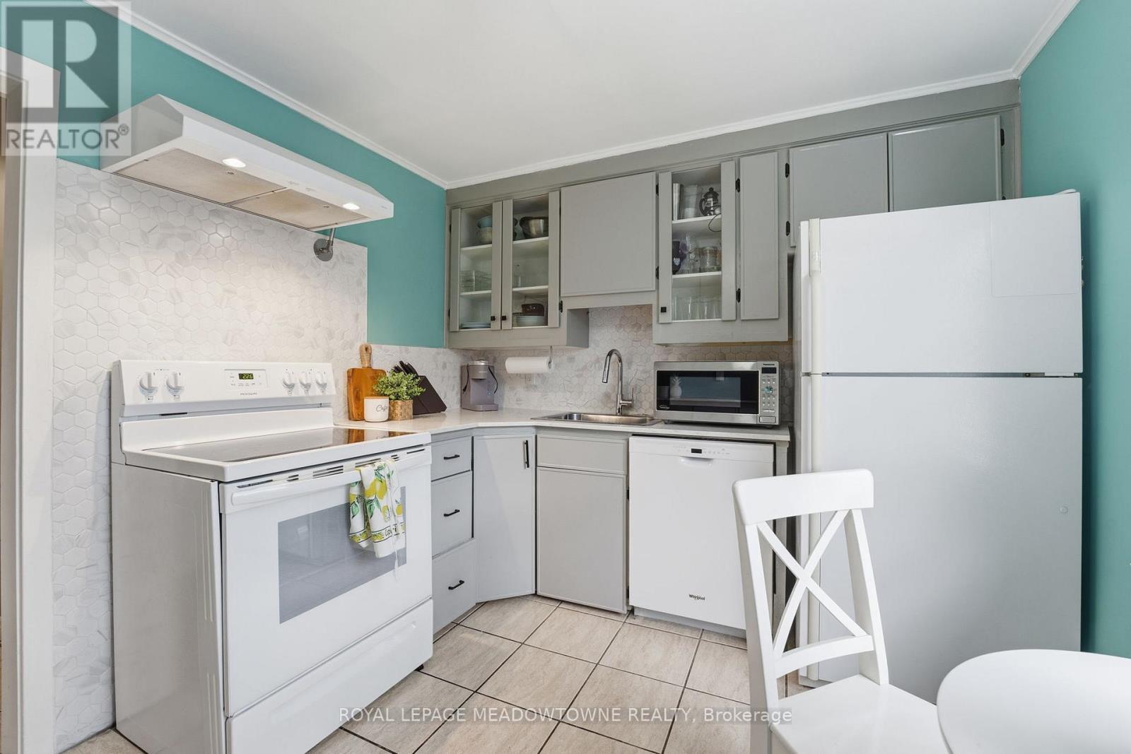 












15 - 1351 LAKESHORE ROAD

,
Burlington,




Ontario
L7S1B1

