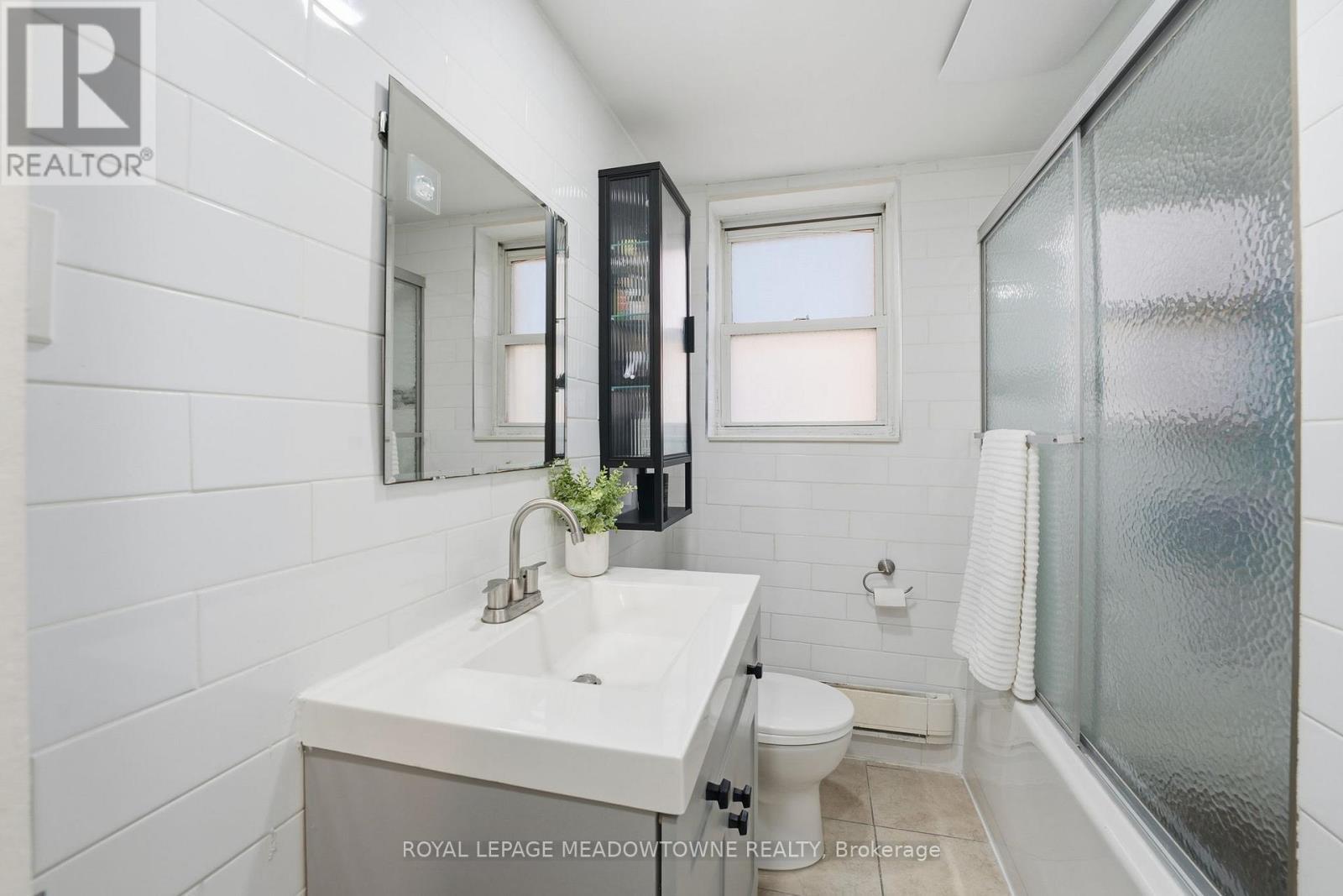 












15 - 1351 LAKESHORE ROAD

,
Burlington,




Ontario
L7S1B1

