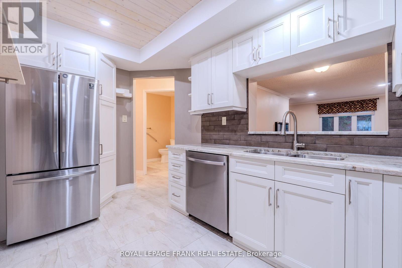 












112 - 2 HERITAGE WAY

,
Kawartha Lakes (Lindsay),




Ontario
K9V5P5

