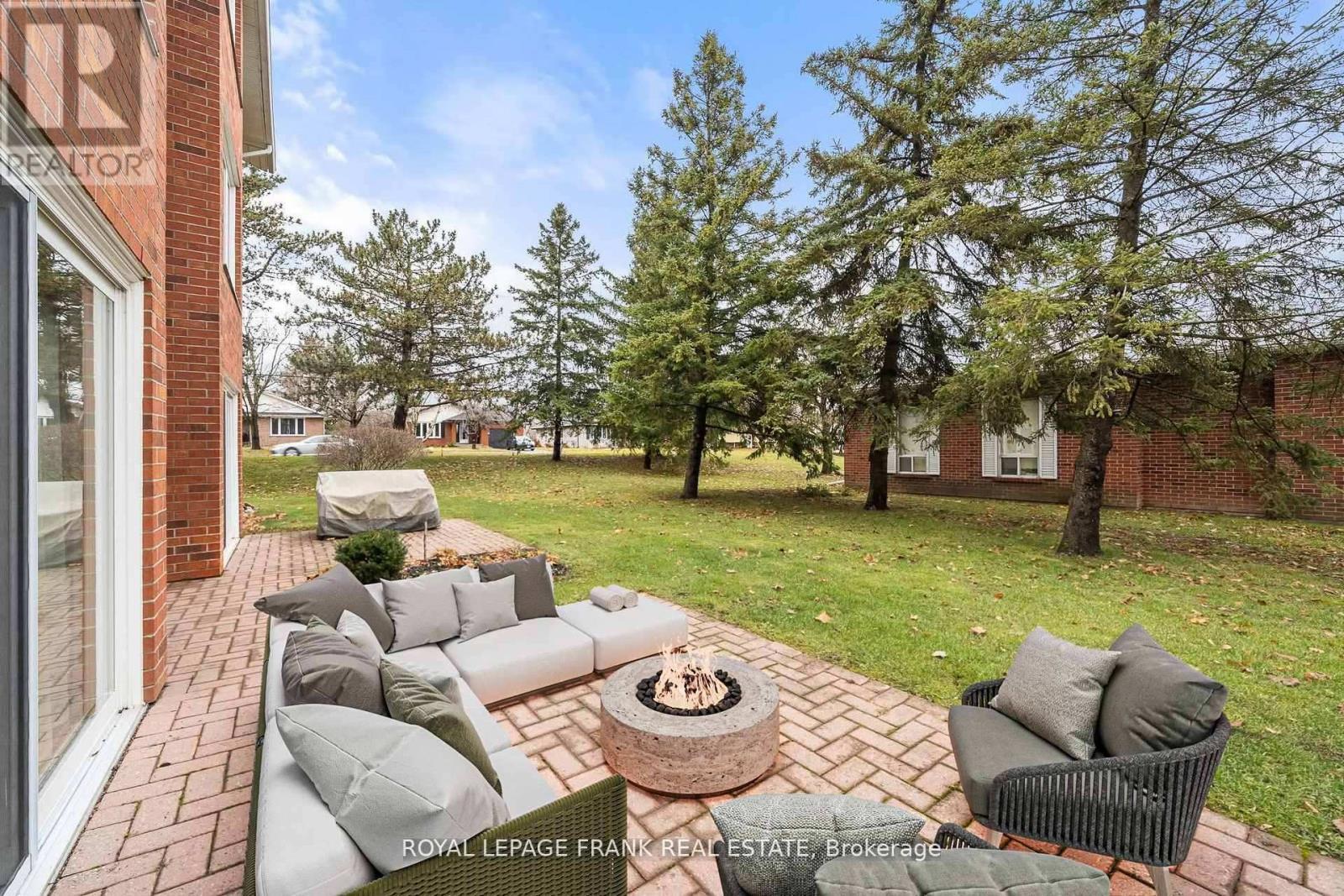 












112 - 2 HERITAGE WAY

,
Kawartha Lakes (Lindsay),




Ontario
K9V5P5

