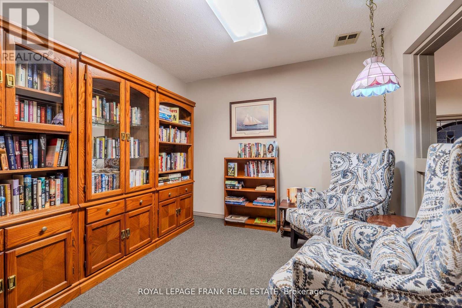 












112 - 2 HERITAGE WAY

,
Kawartha Lakes (Lindsay),




Ontario
K9V5P5

