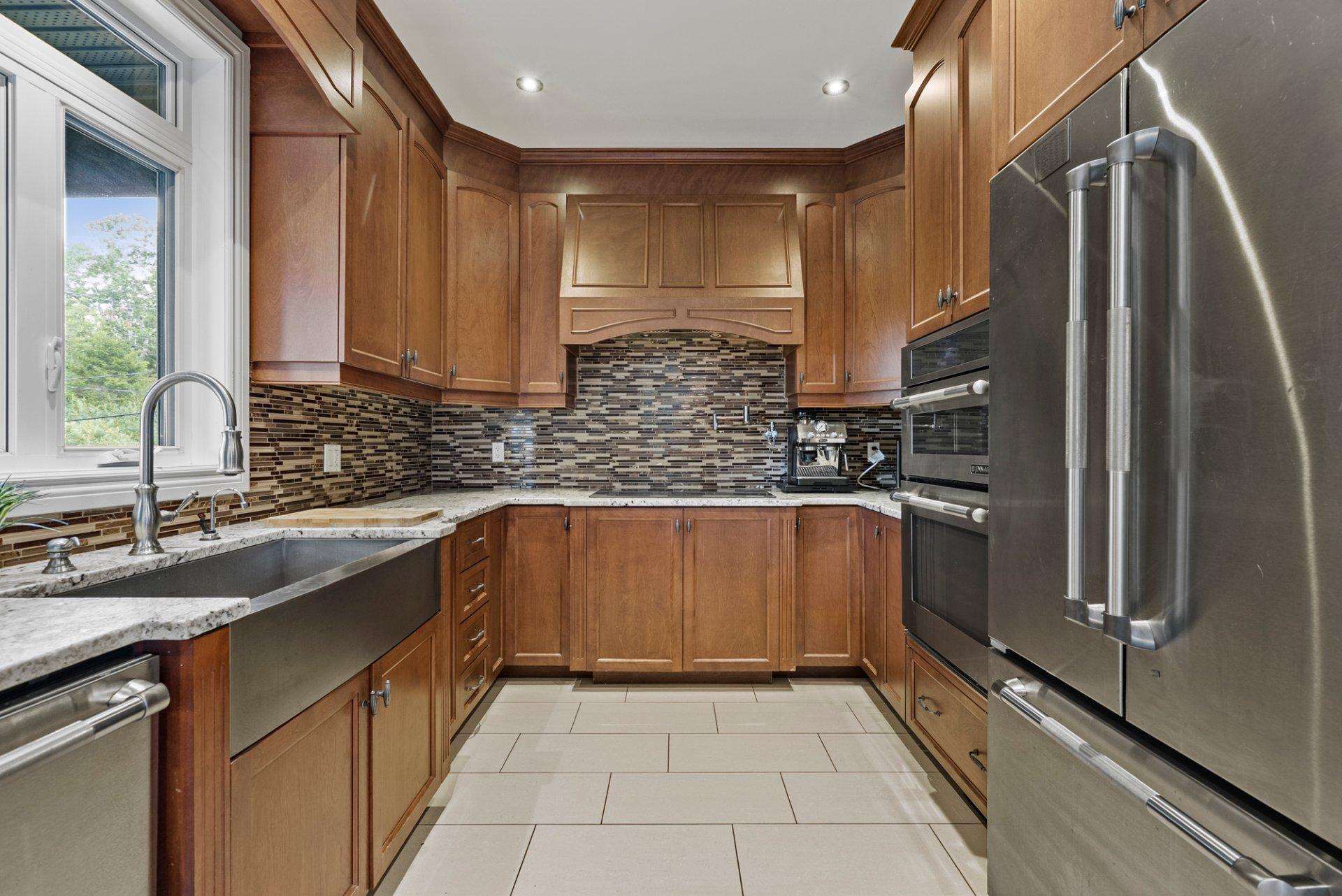 









182


Rue de Saguenay

,
Bromont,




QC
J2L2H8

