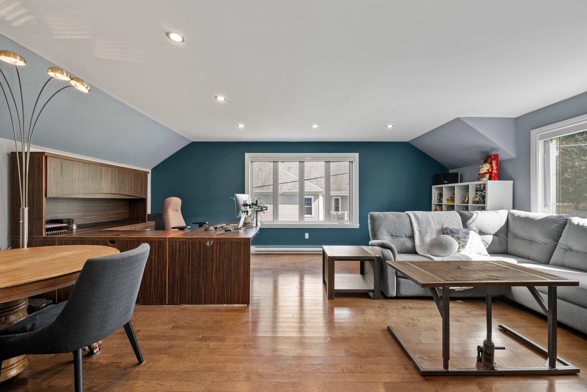 









182


Rue de Saguenay

,
Bromont,




QC
J2L2H8

