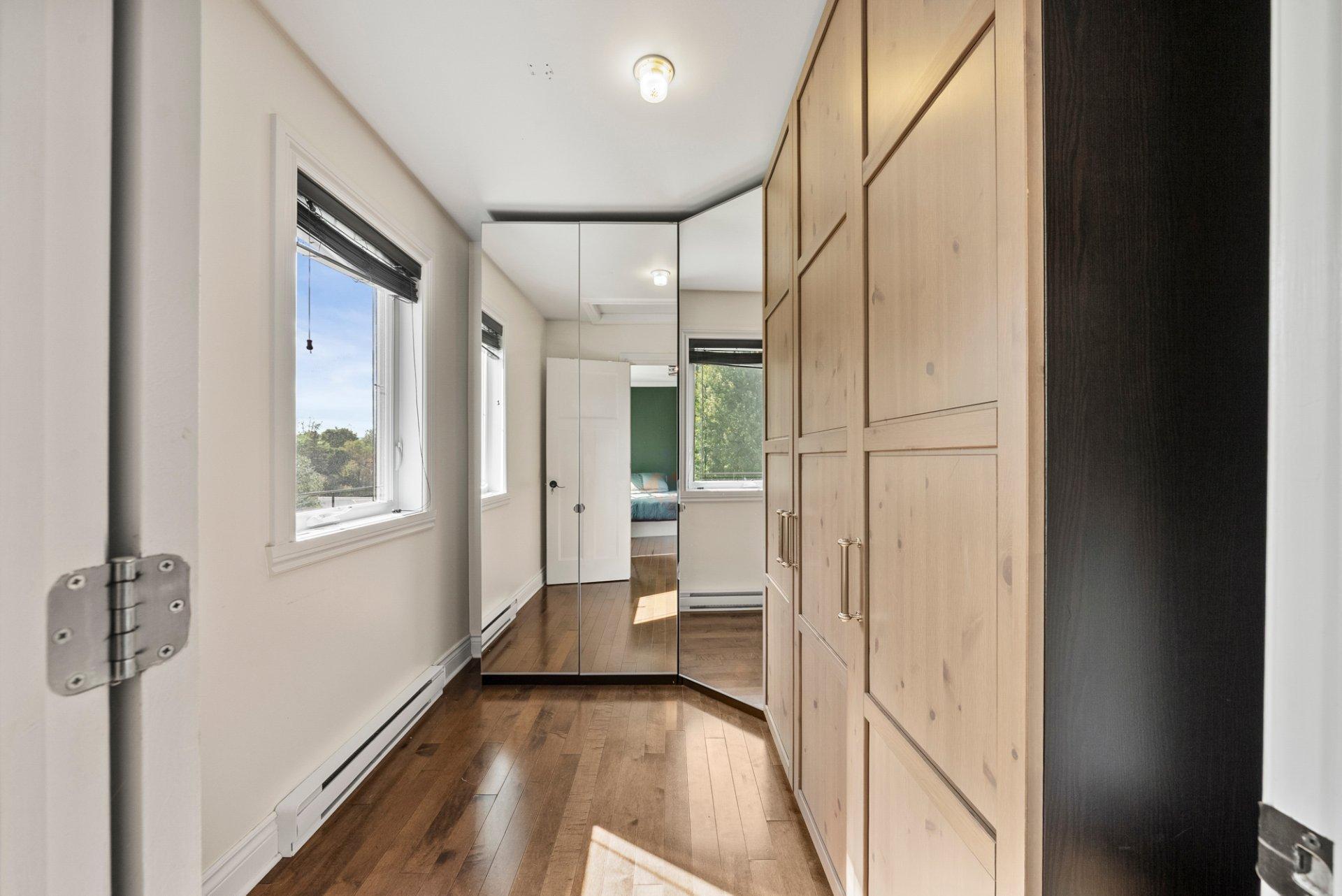 









182


Rue de Saguenay

,
Bromont,




QC
J2L2H8

