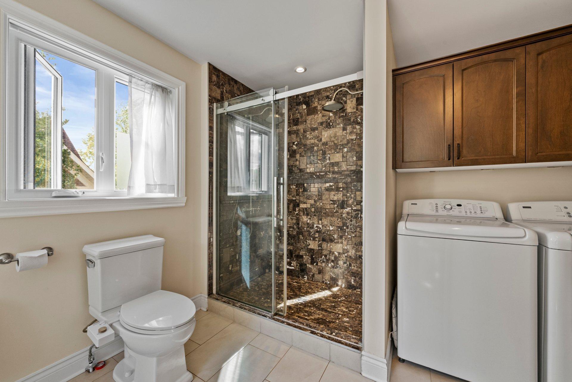 









182


Rue de Saguenay

,
Bromont,




QC
J2L2H8

