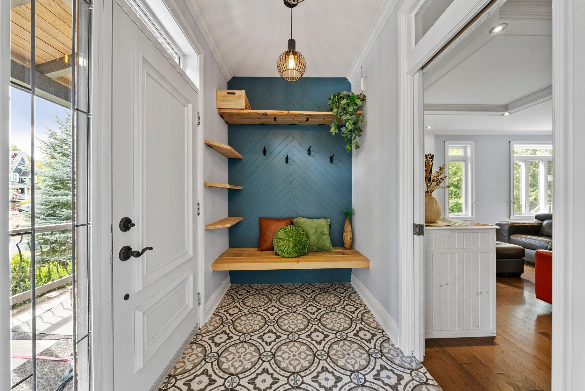 









182


Rue de Saguenay

,
Bromont,




QC
J2L2H8

