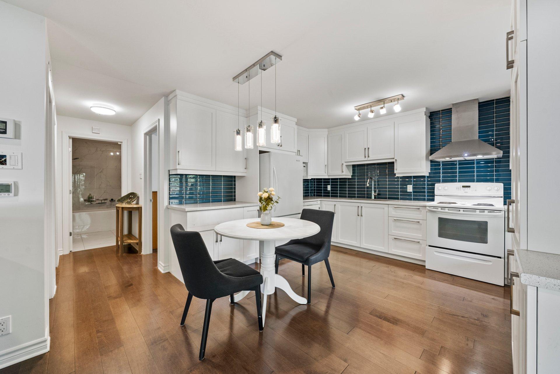 









182


Rue de Saguenay

,
Bromont,




QC
J2L2H8

