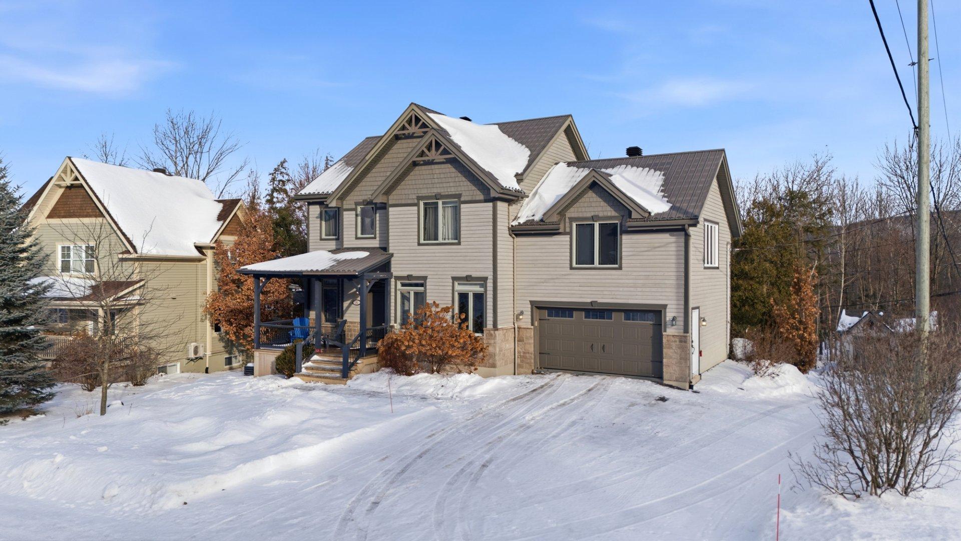 









182


Rue de Saguenay

,
Bromont,




QC
J2L2H8

