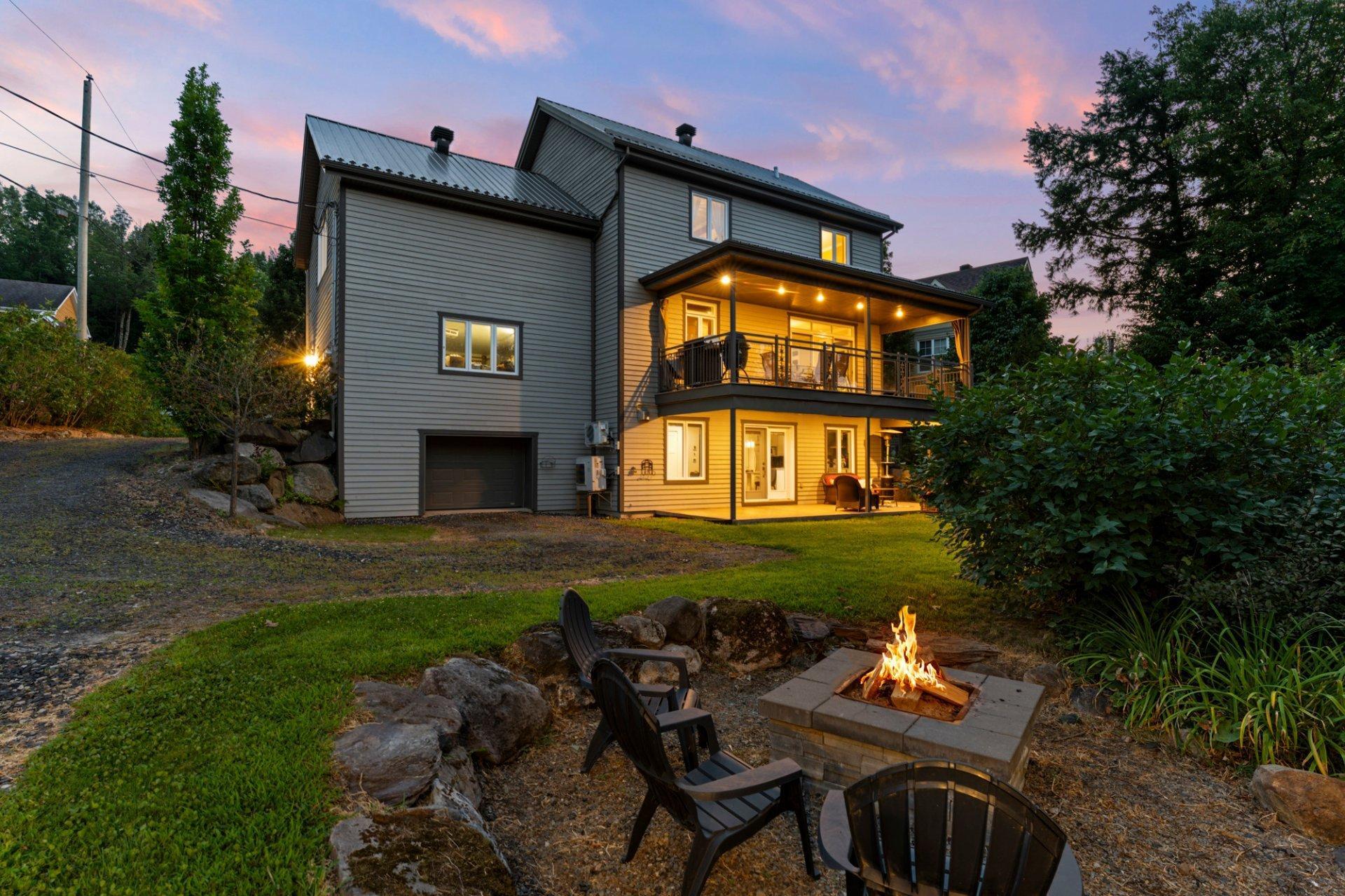 









182


Rue de Saguenay

,
Bromont,




QC
J2L2H8

