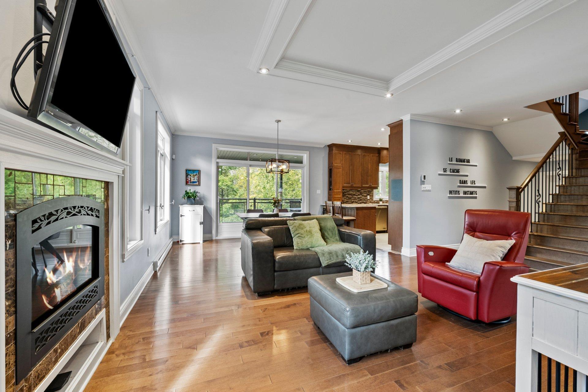 









182


Rue de Saguenay

,
Bromont,




QC
J2L2H8

