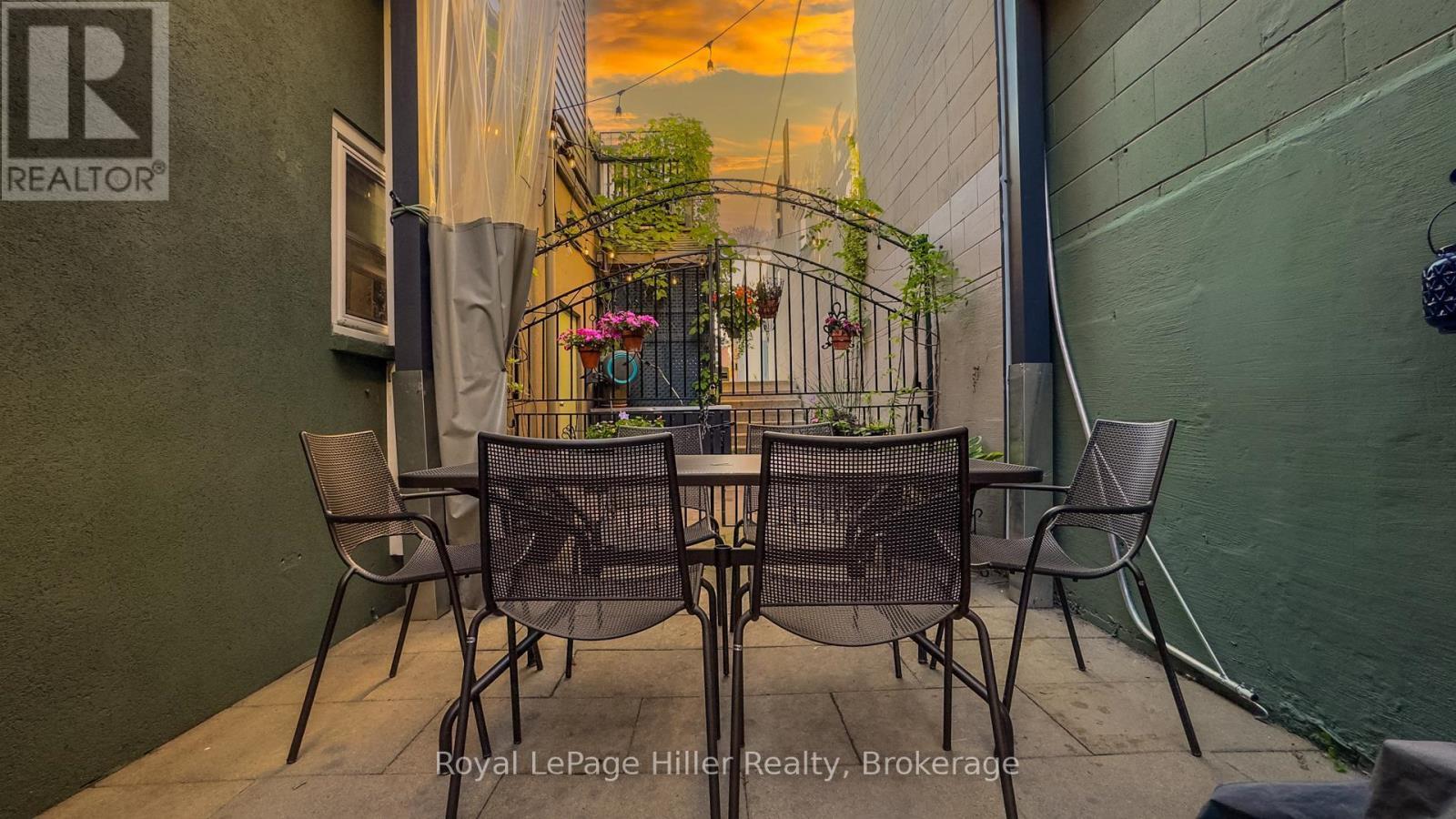 












34 BRUNSWICK STREET

,
Stratford,




Ontario
N5A3L8

