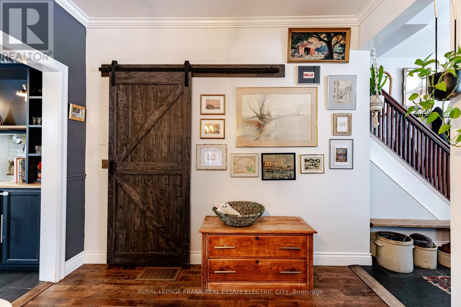 












533 BOLIVAR STREET

,
Peterborough (Town Ward 3),




Ontario
K9J4R5

