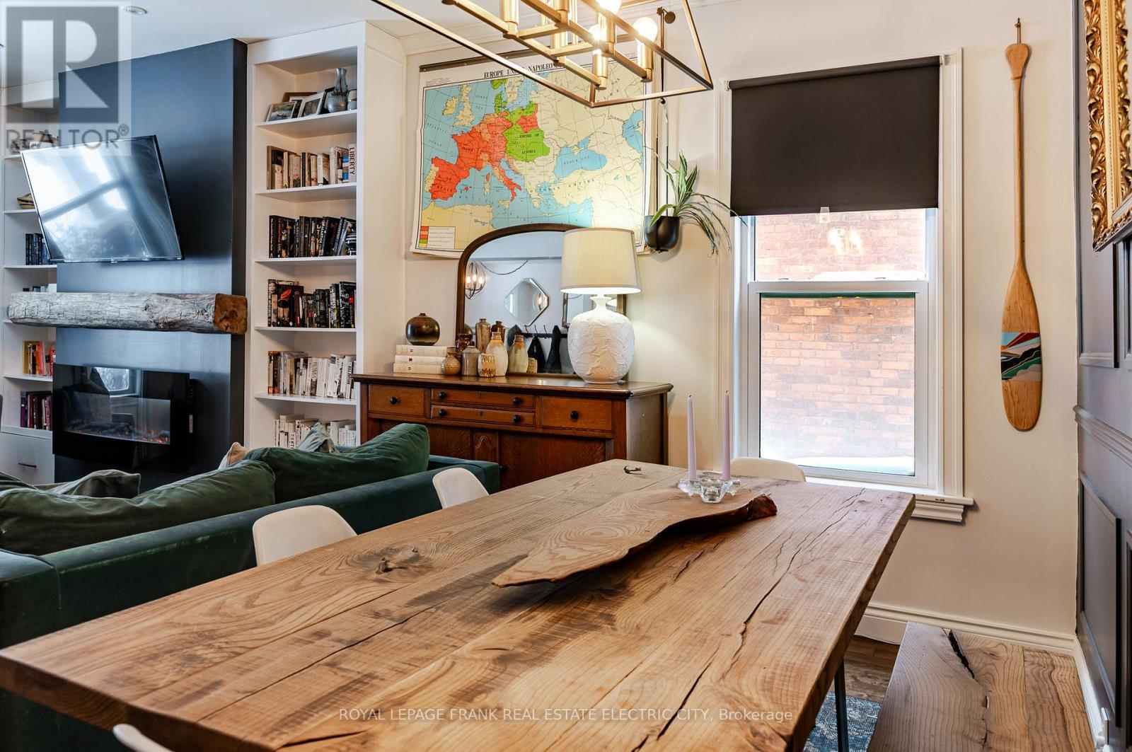 












533 BOLIVAR STREET

,
Peterborough (Town Ward 3),




Ontario
K9J4R5

