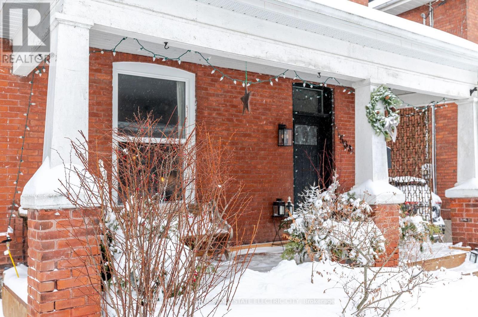 












533 BOLIVAR STREET

,
Peterborough (Town Ward 3),




Ontario
K9J4R5

