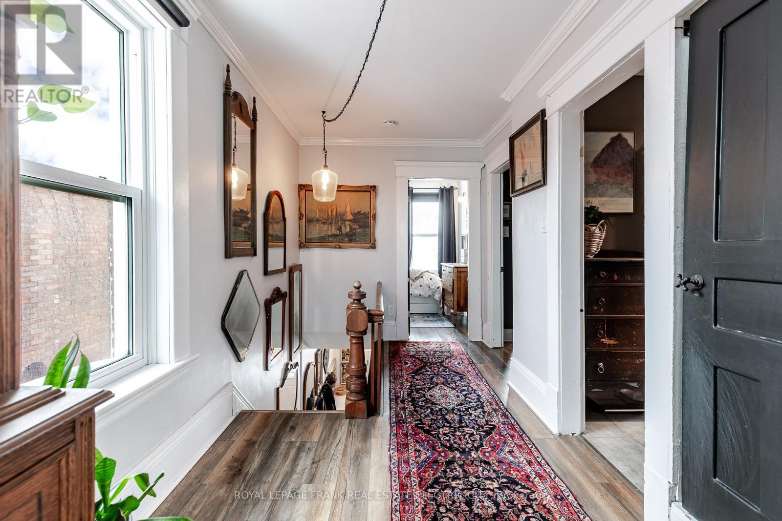 












533 BOLIVAR STREET

,
Peterborough (Town Ward 3),




Ontario
K9J4R5

