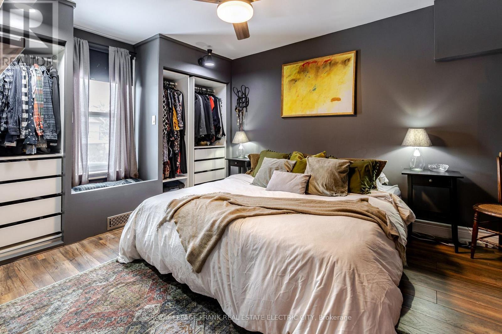 












533 BOLIVAR STREET

,
Peterborough (Town Ward 3),




Ontario
K9J4R5

