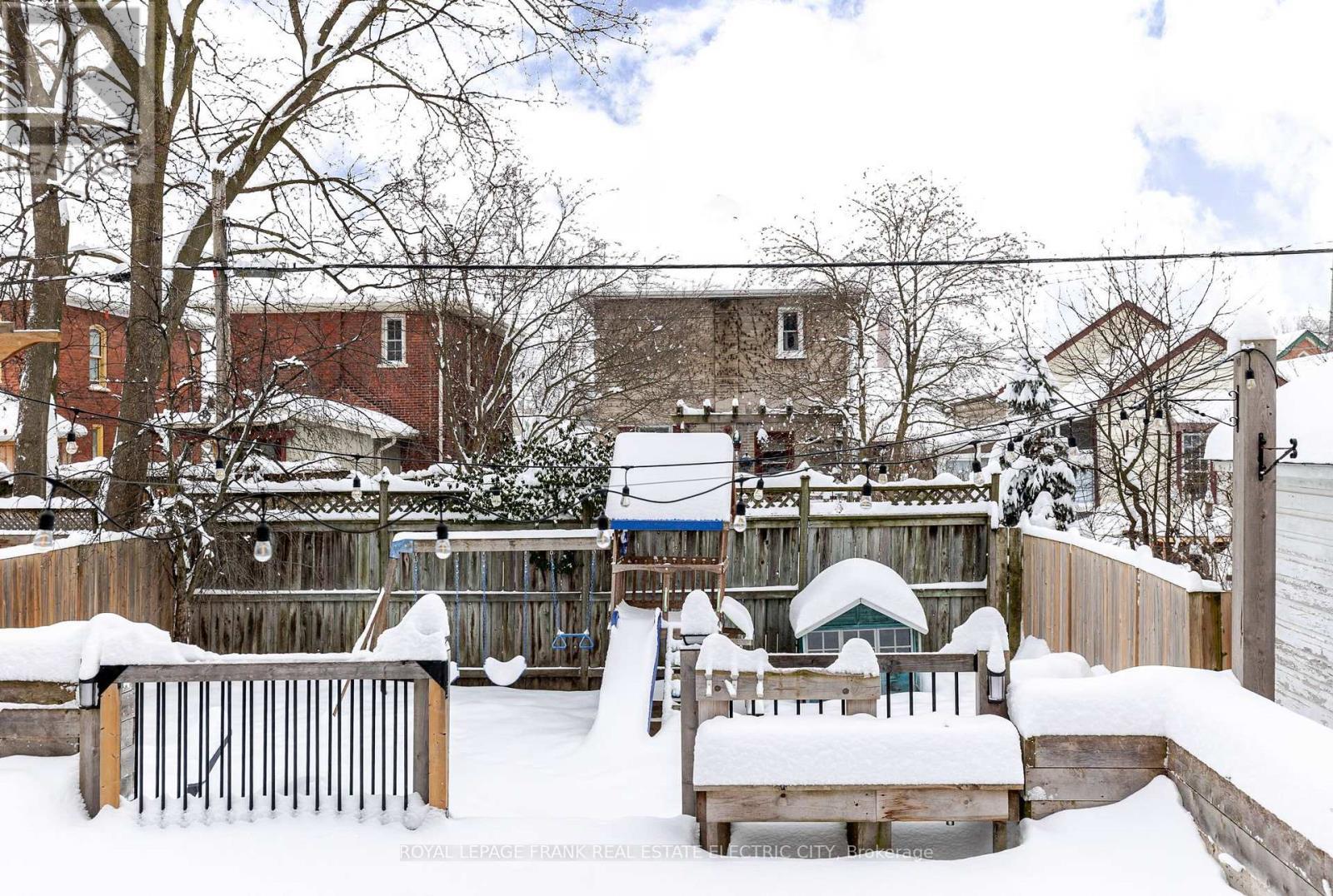 












533 BOLIVAR STREET

,
Peterborough (Town Ward 3),




Ontario
K9J4R5

