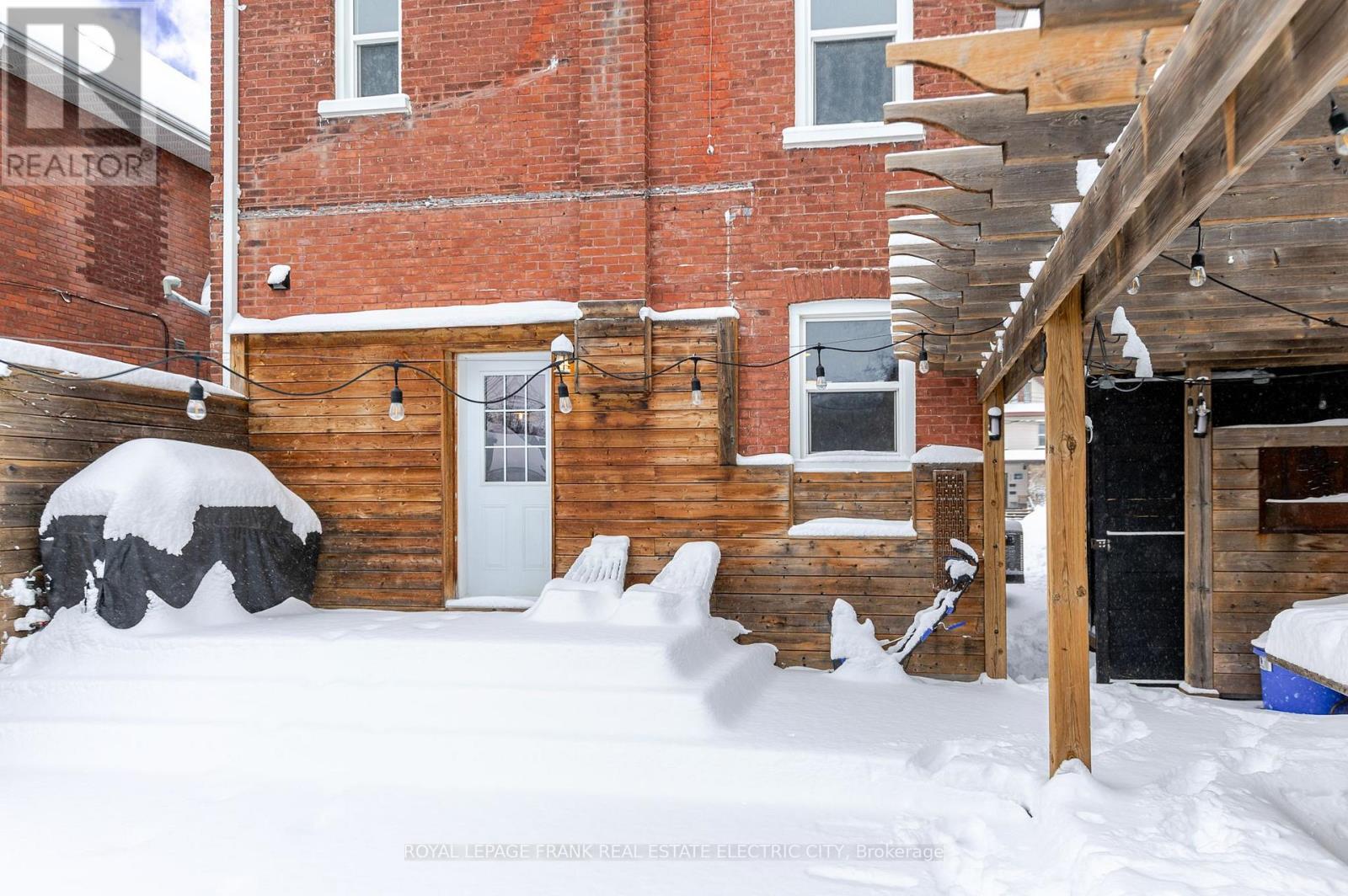 












533 BOLIVAR STREET

,
Peterborough (Town Ward 3),




Ontario
K9J4R5

