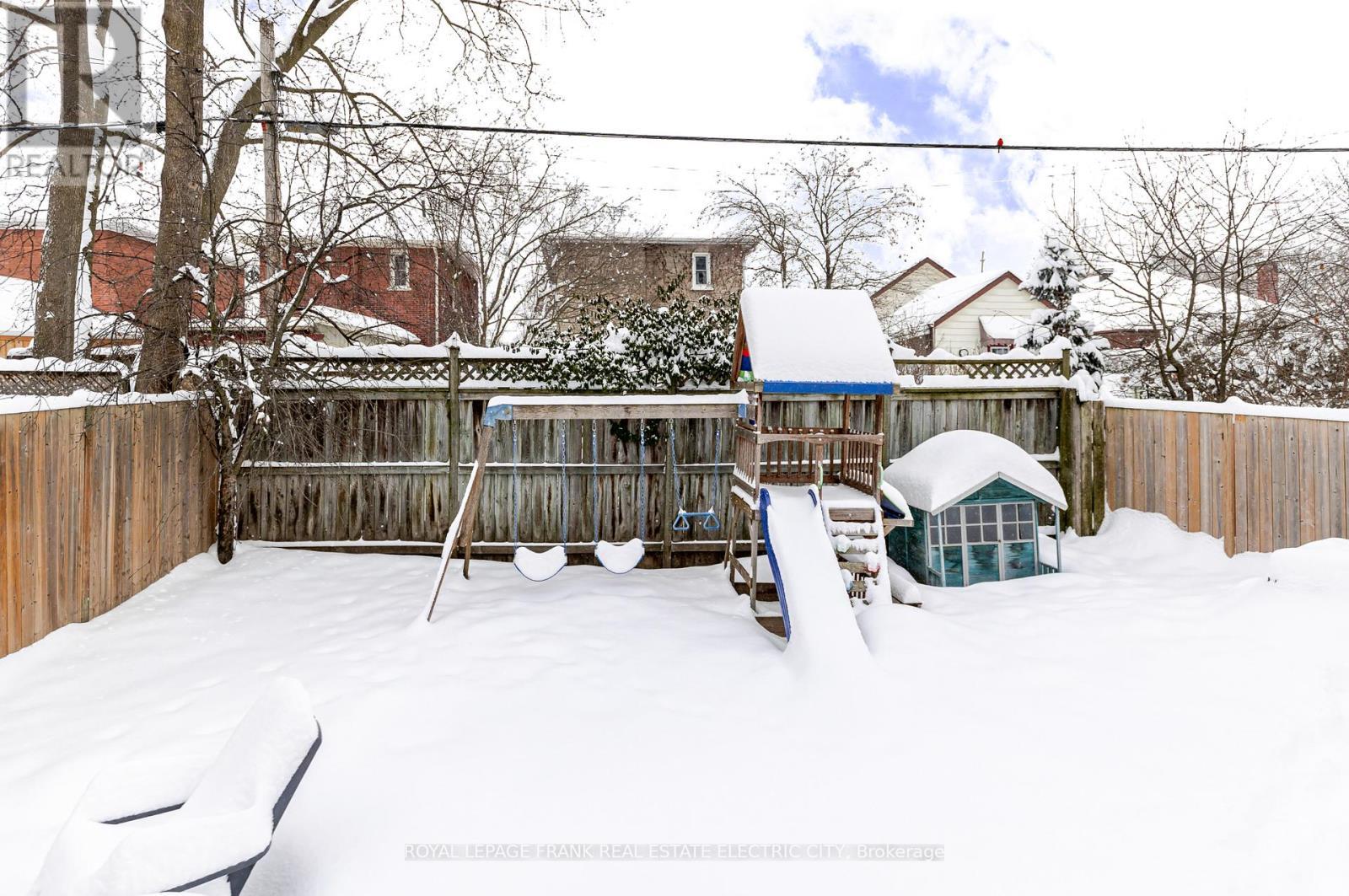 












533 BOLIVAR STREET

,
Peterborough (Town Ward 3),




Ontario
K9J4R5

