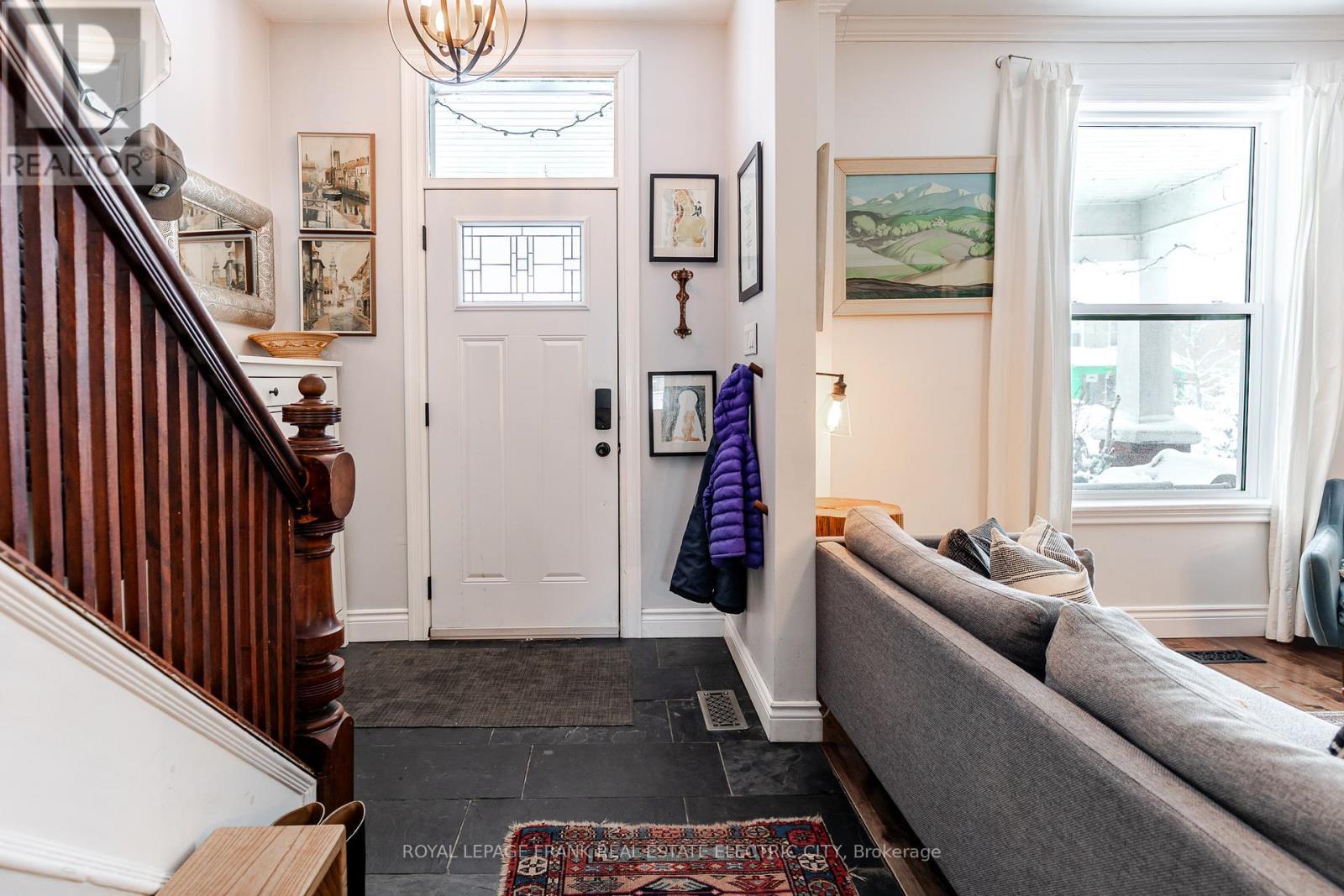 












533 BOLIVAR STREET

,
Peterborough (Town Ward 3),




Ontario
K9J4R5

