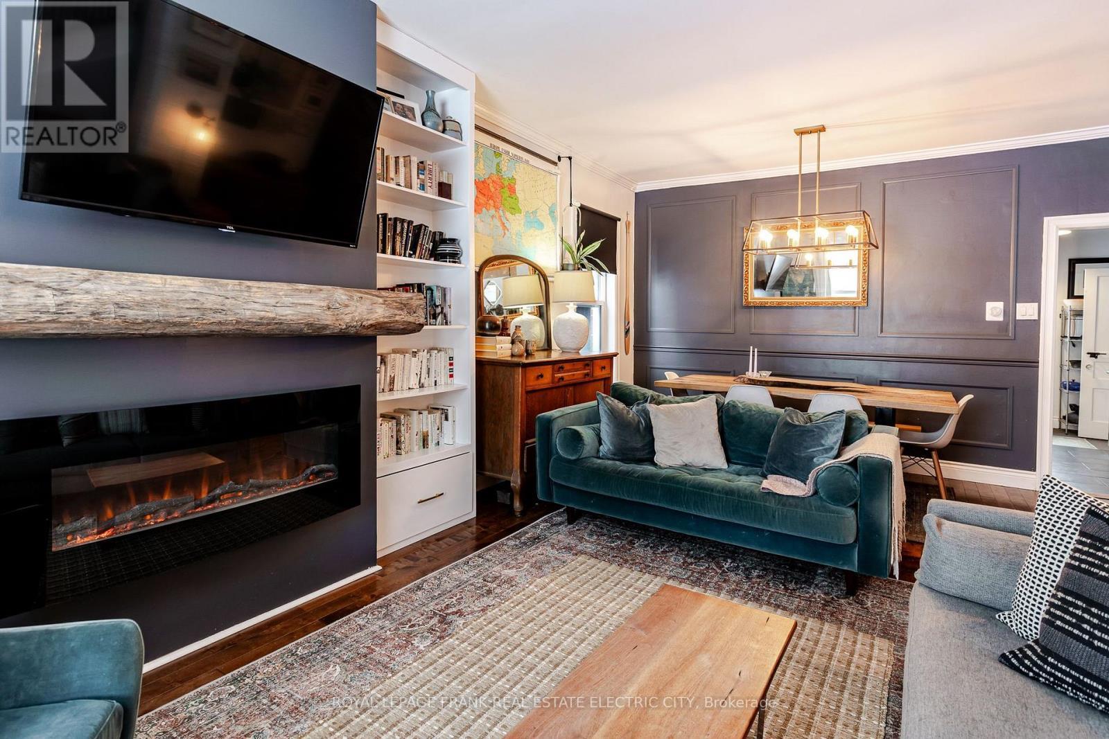 












533 BOLIVAR STREET

,
Peterborough (Town Ward 3),




Ontario
K9J4R5

