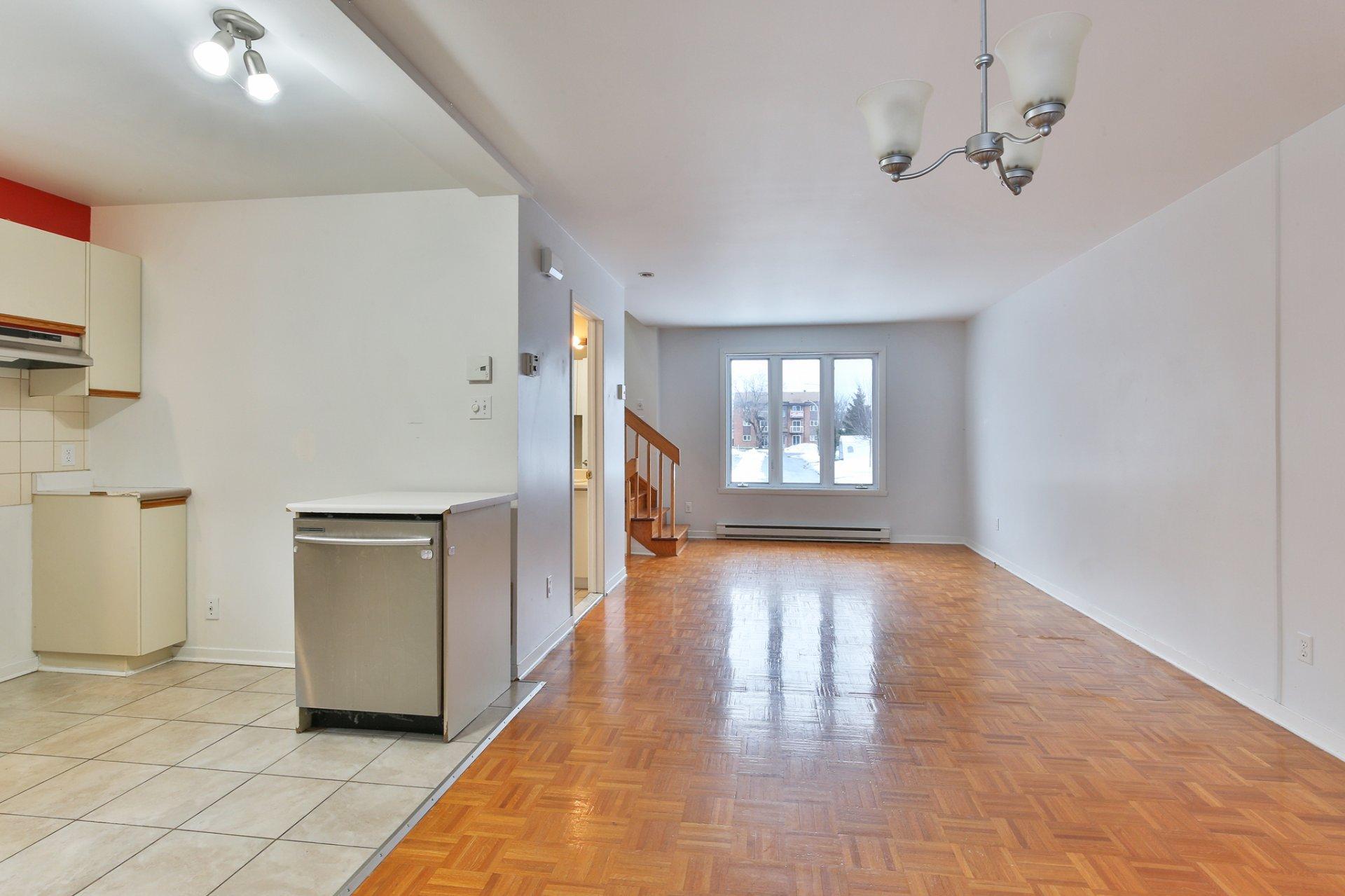 









660


Rue Boisvert

,
Saint-Jean-sur-Richelieu,




QC
J3B2X8

