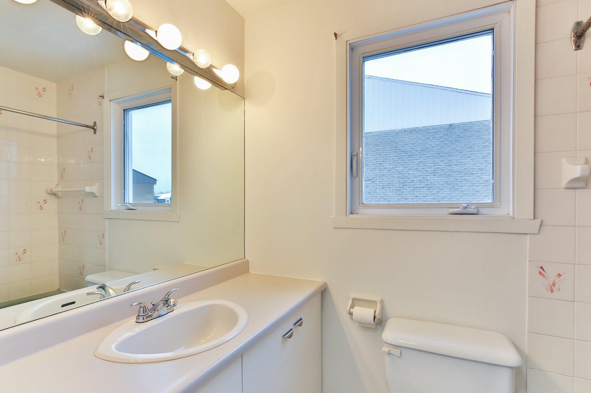 









660


Rue Boisvert

,
Saint-Jean-sur-Richelieu,




QC
J3B2X8

