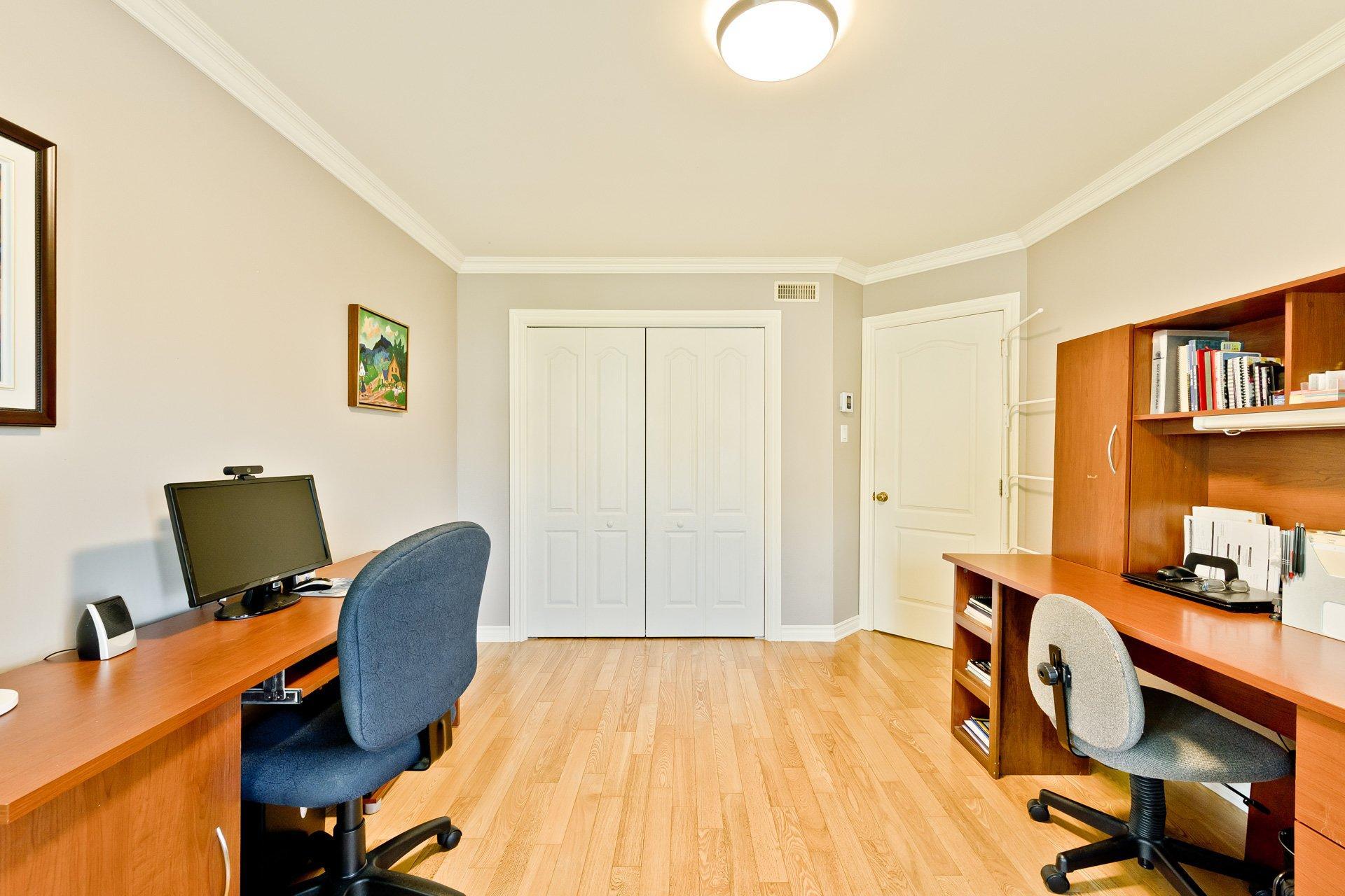 









265


Rue Rolland-Dion

,
Magog,




QC
J1X7T5

