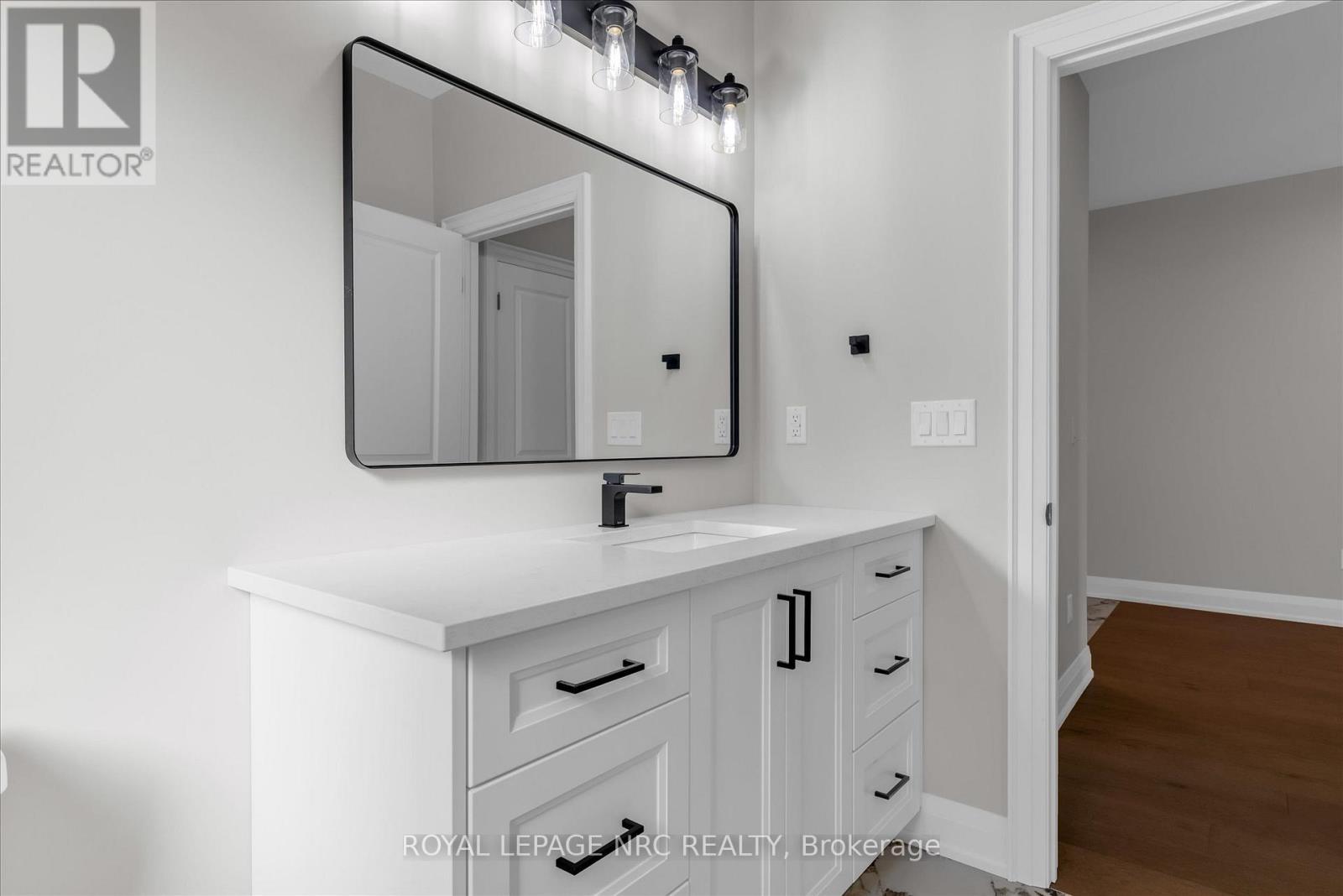 












207 FORKS ROAD

,
Welland (Dain City),




Ontario
L3B6C5

