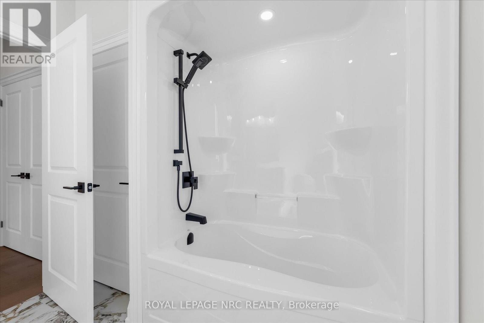 












207 FORKS ROAD

,
Welland (Dain City),




Ontario
L3B6C5

